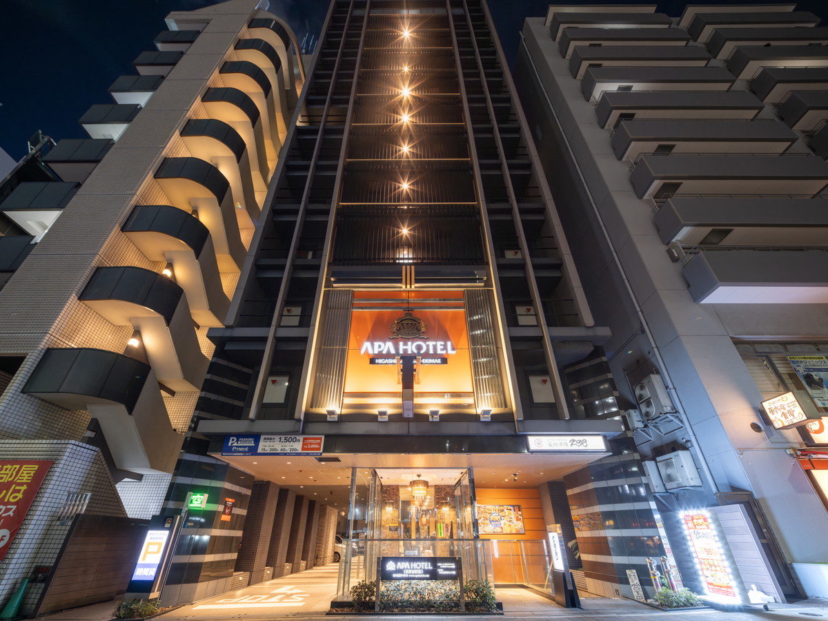 外観正面(夜・見上げ)