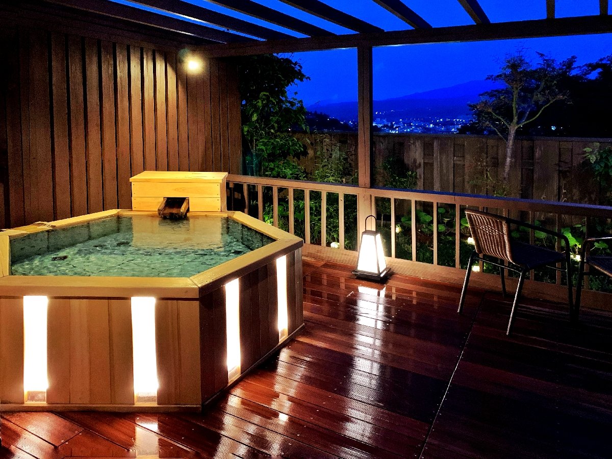 �ݐؓW�]�I�V���C�@���Ă� outdoor heavenly bath