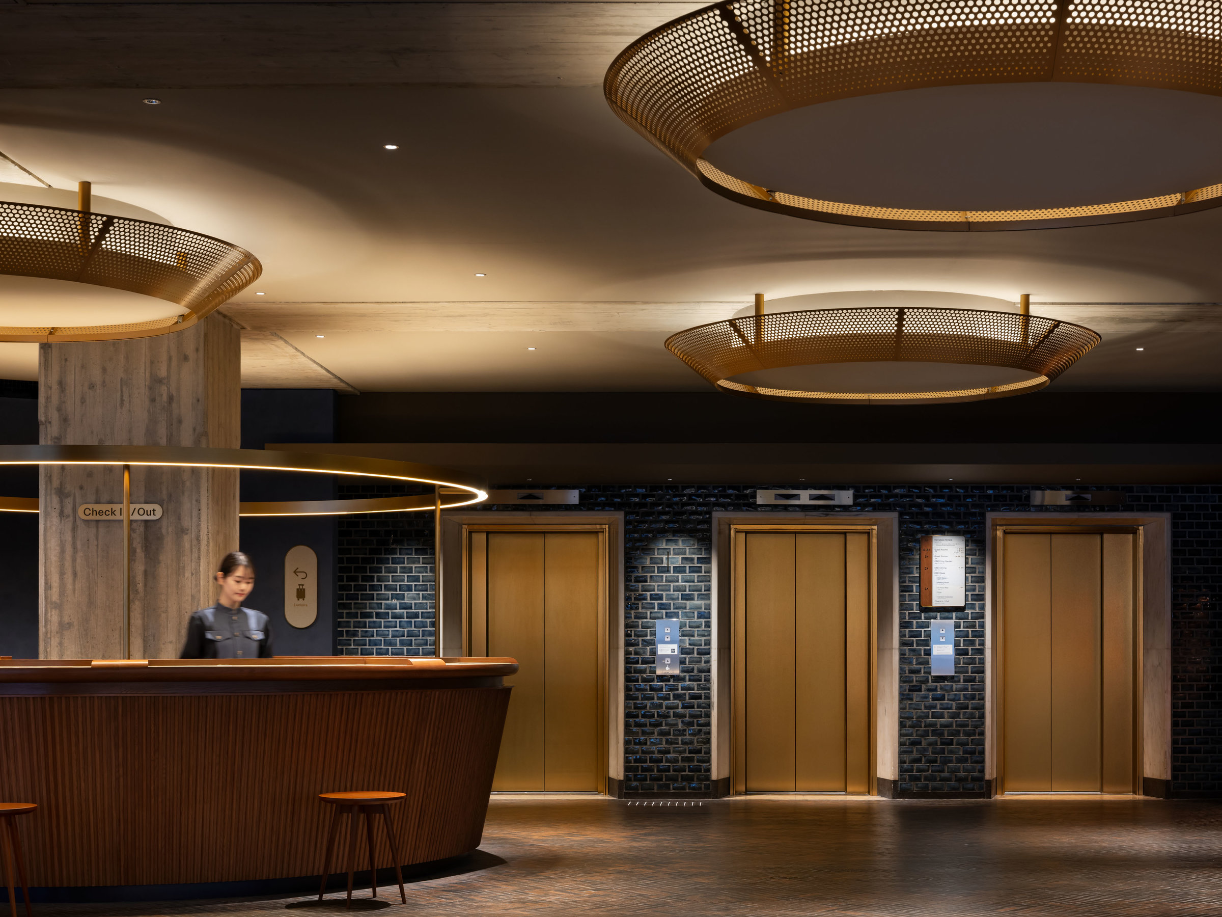 OMO�x�[�X�i���Z�v�V�����j�F���c��{��c��̉~�`�Ɩ����ĉ��߂����Ɩ����G���g�����X���ʂ�܂��B