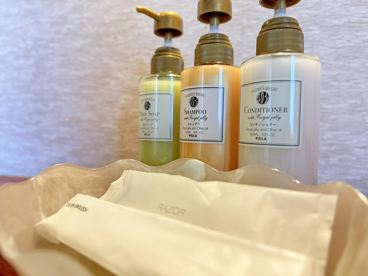 #�A���j�e�B�@POLA���̃V�����v�[�ނɎ��u���V�E�J�~�\�����������������Ă���܂�