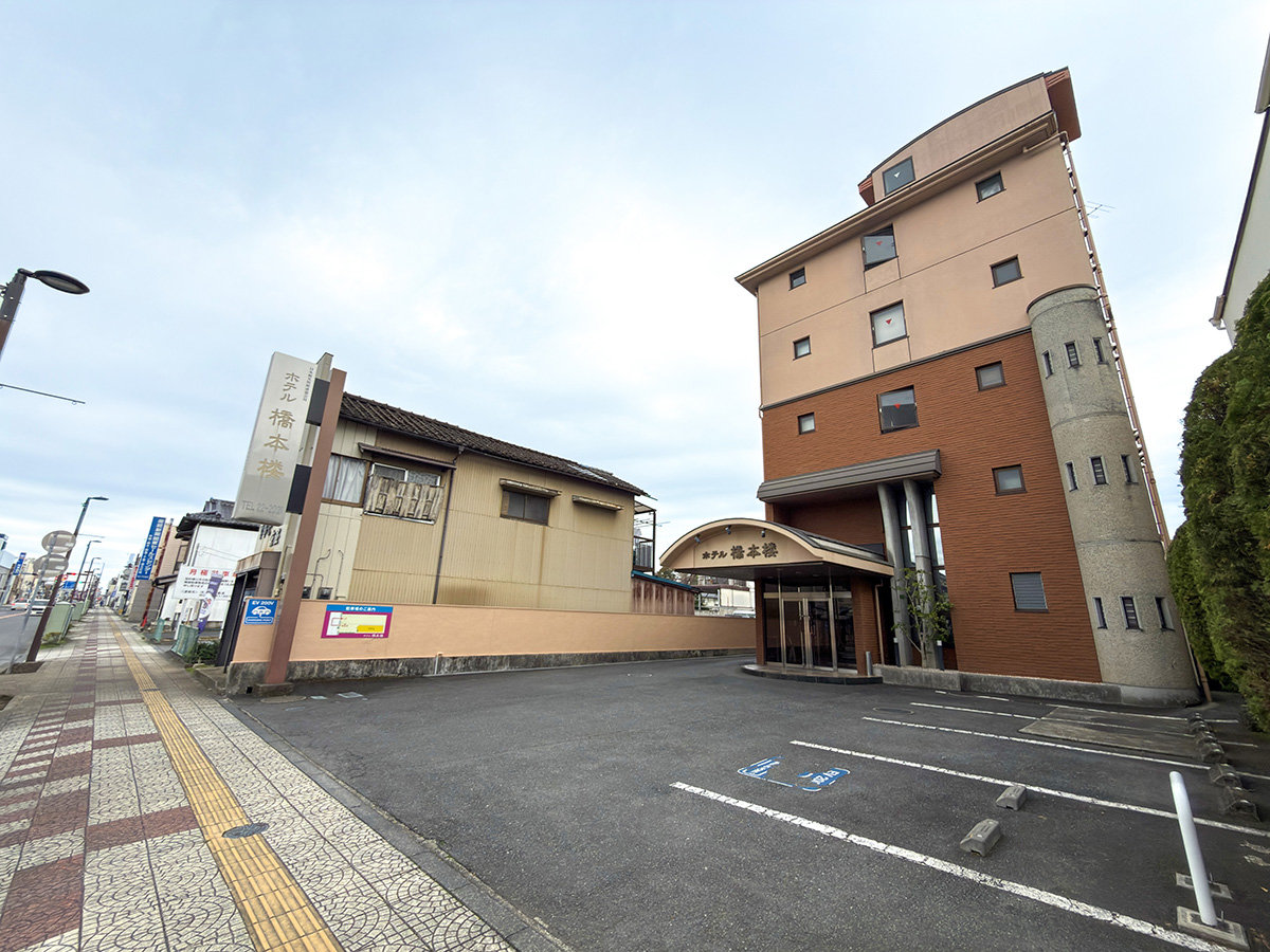 #�O�ρ@���Ԃł��z���̕��́A�z�e���O�Ɠk�������̌��ɒ��ԏ�������p���������܂�