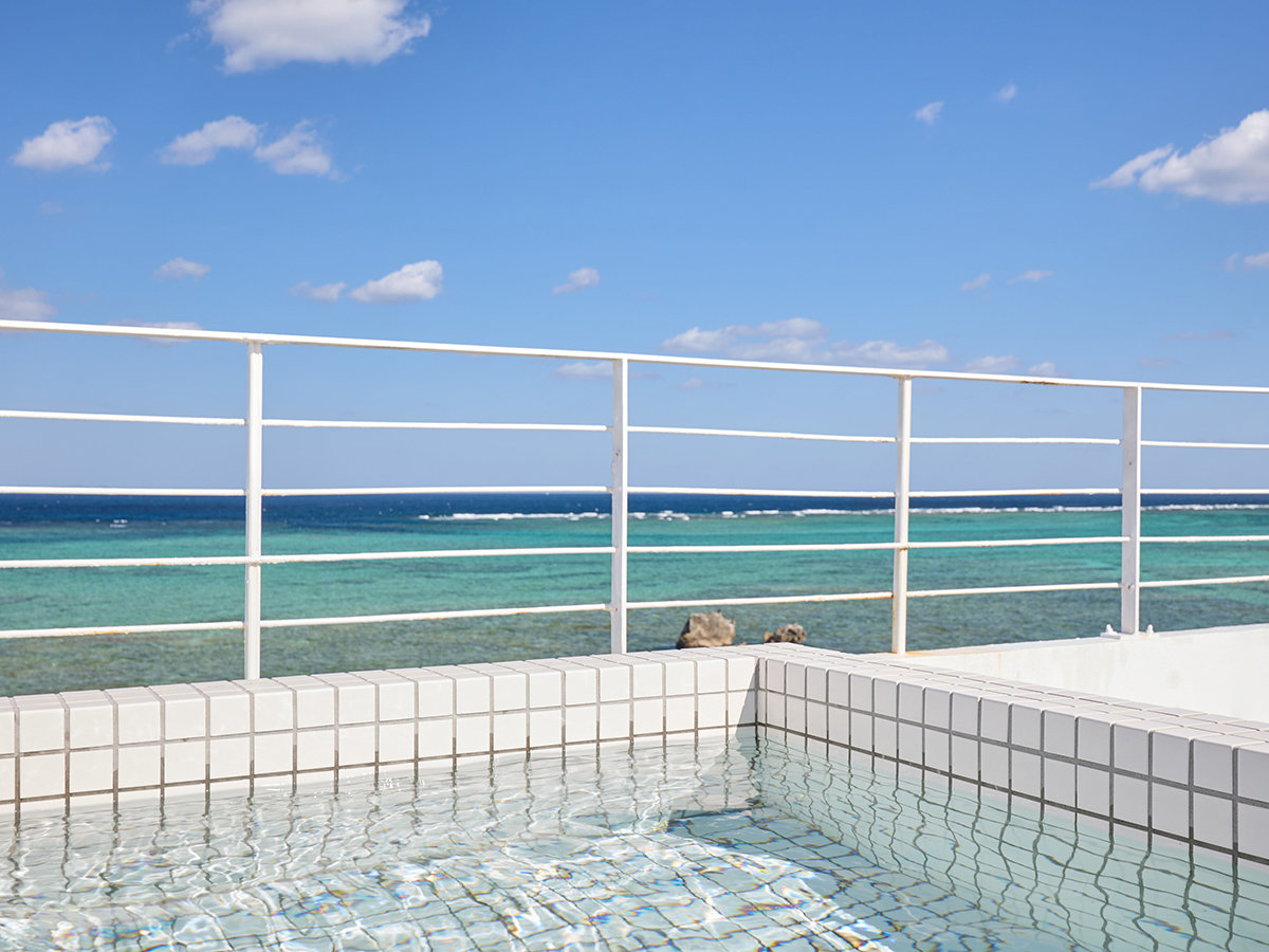 �E�y301 �E�F�[�u�z��ƊC����̉����郍�P�[�V�����B����ɏオ��A��D�̓����݂������\��������