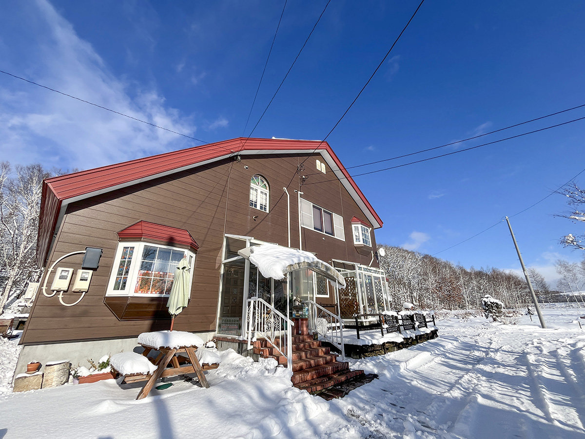 #�{��-�O�ρ@���R�Ɉ͂܂ꂽ�y���V�����y�ؓE���̗��z