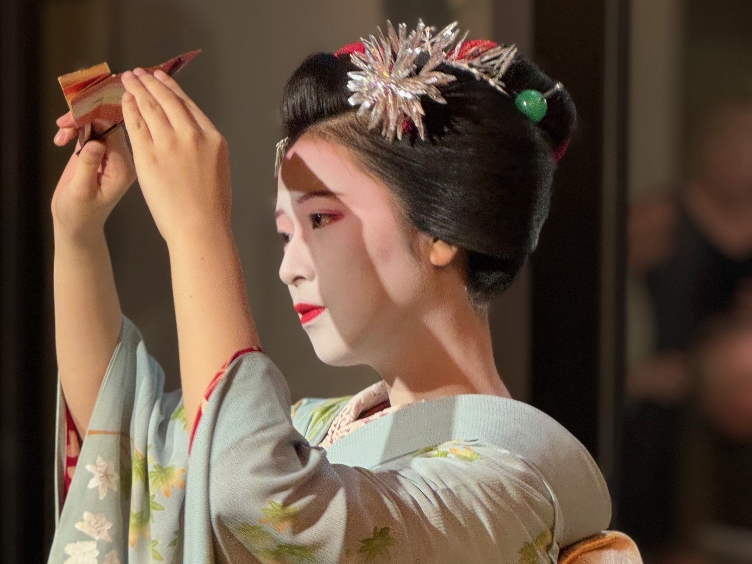 �؂₩�Ȉߑ��ɐg���񂾕��W���񂪁A���̓`�����x���I���A�ʐ^�B�e���b���y���߂�M�d�ȋ@������p��