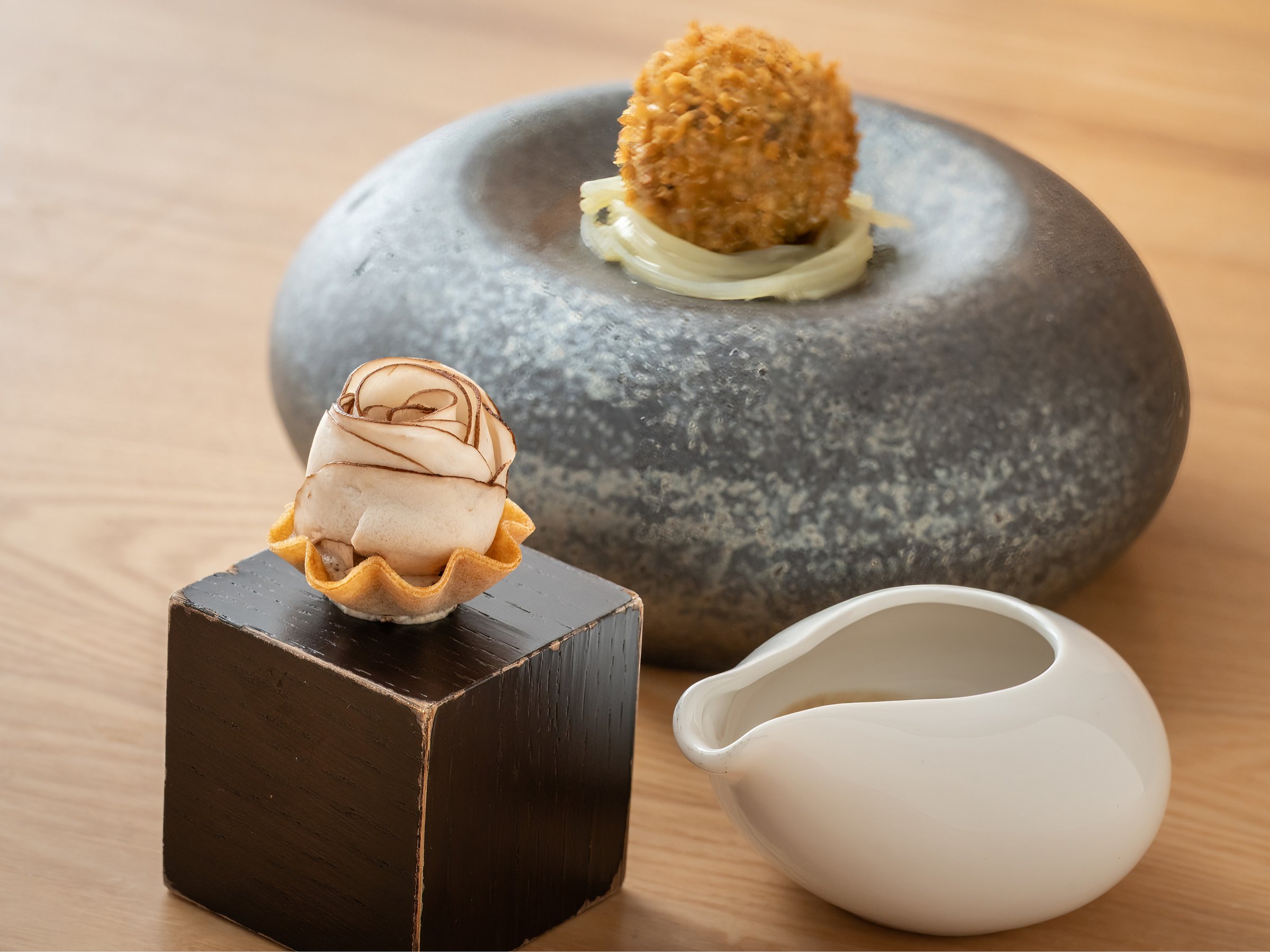 �[�H���B�u���~�n�̐H�ނ�R�`�̓`�������ɃV�F�t���A�����W�������A�����̈�M�Ɏd�グ��