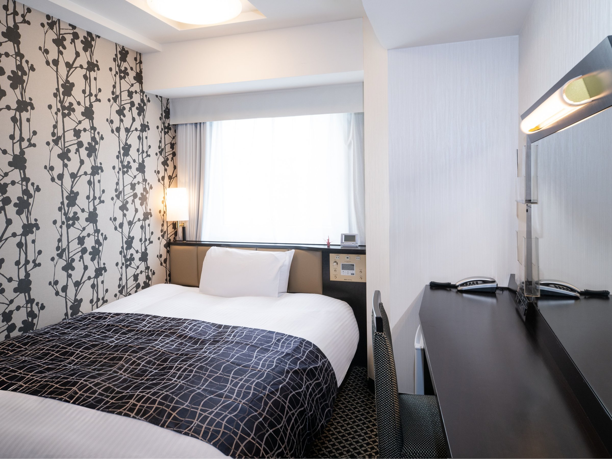 11�u�̃R���p�N�g�Ȃ��瑽�@�\�ȑ���ƂȂ��Ă���A�傫�ȃe���r�����Ȃ��������肨�߂������������܂��B