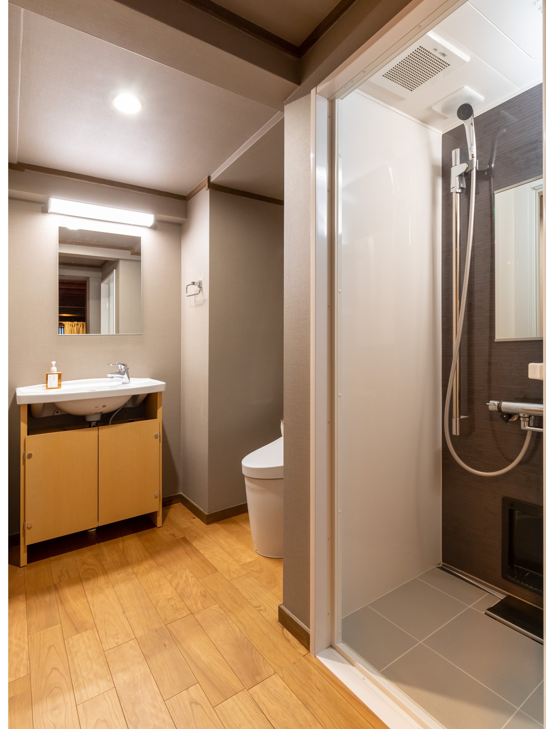 �q���������