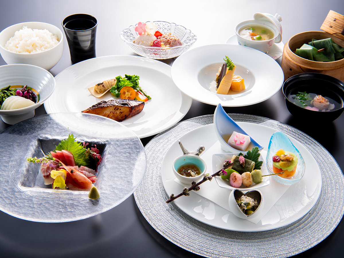 �����A�{�̒n�̑f�ނ𒆐S�Ƀ��j���[���쐬���A�O�؂���f�U�[�g�܂ő����̂��q�l�ɂ����������Ă���܂��B