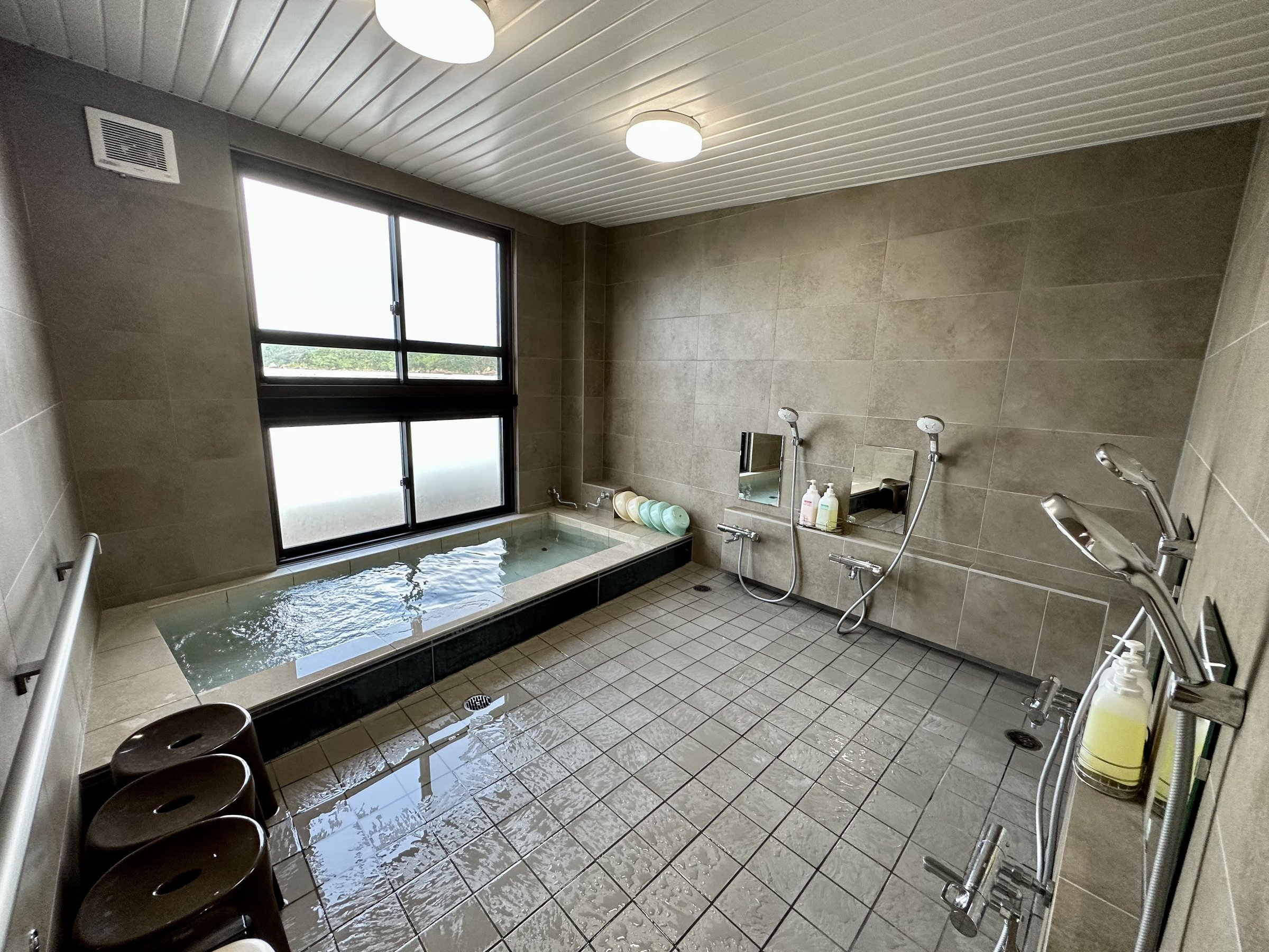 �����B�����J����΂����͊C�ł��B�i�O�ɒN�����Ȃ������m���߂Ă���J���Ă��������B�j