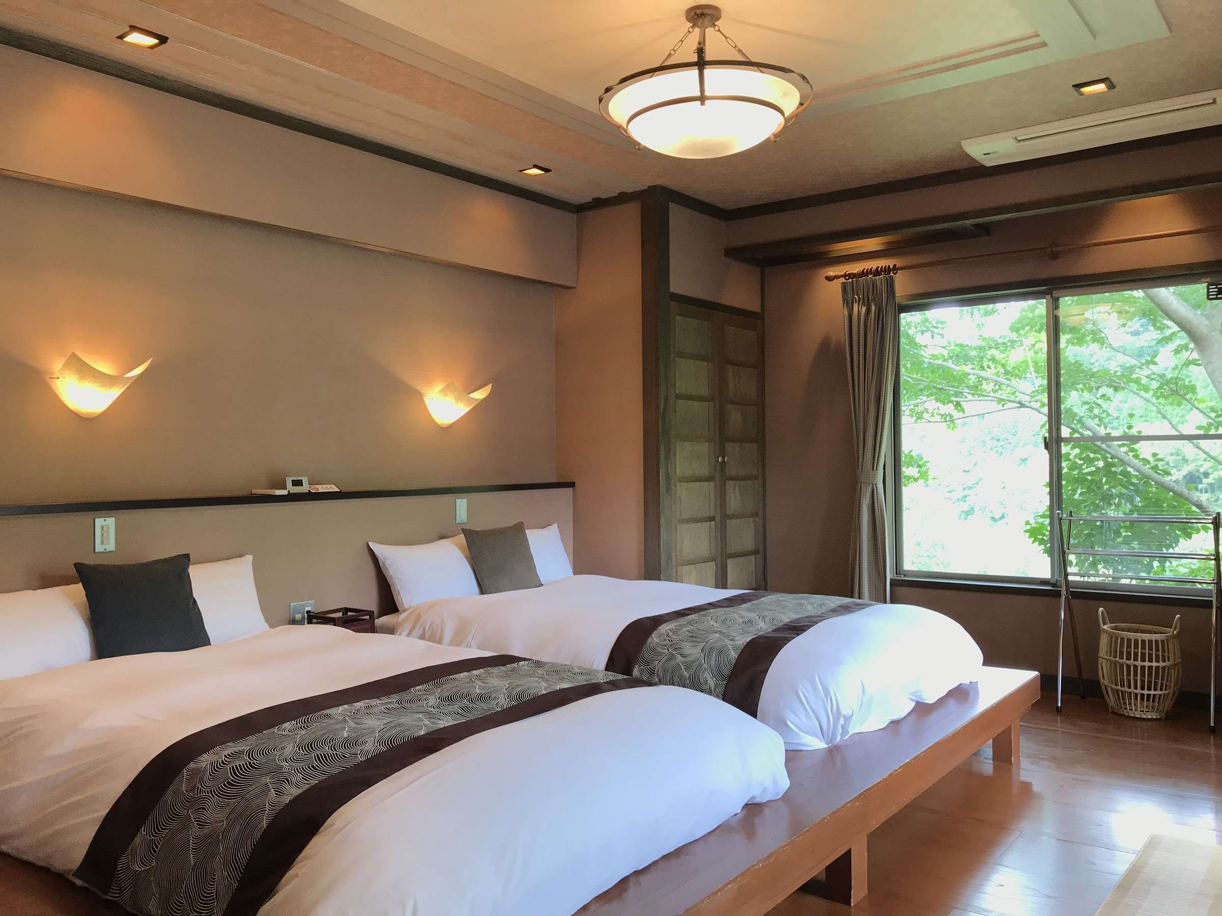 �q���y�R���ԁz�΂Ɉ͂܂ꂽ���������l�C�̂������ł��B