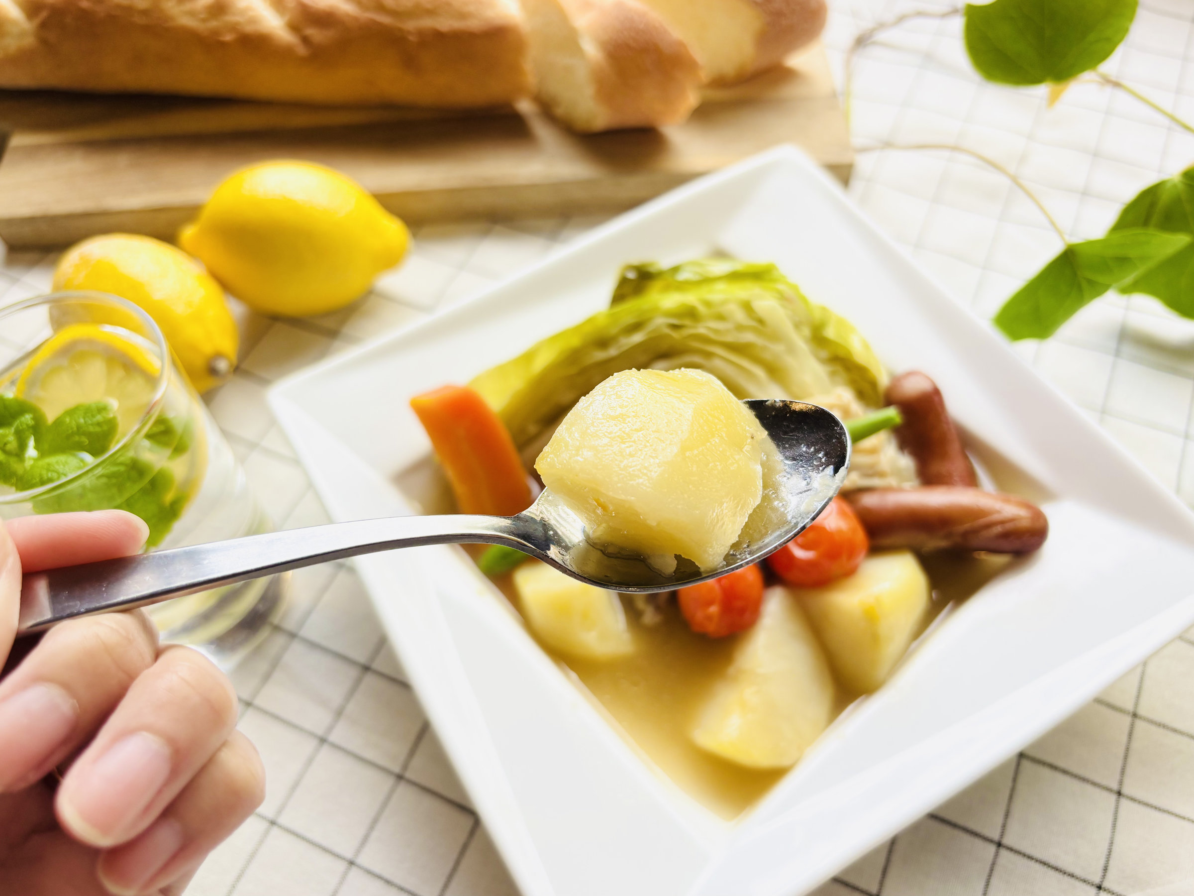 �y�t�G����z�V���Ⴊ������t��؂��A�f�ޖ{���̊Â݂������o�����߁A���J�Ɏ��ƂŃJ�b�g���Ă��܂�