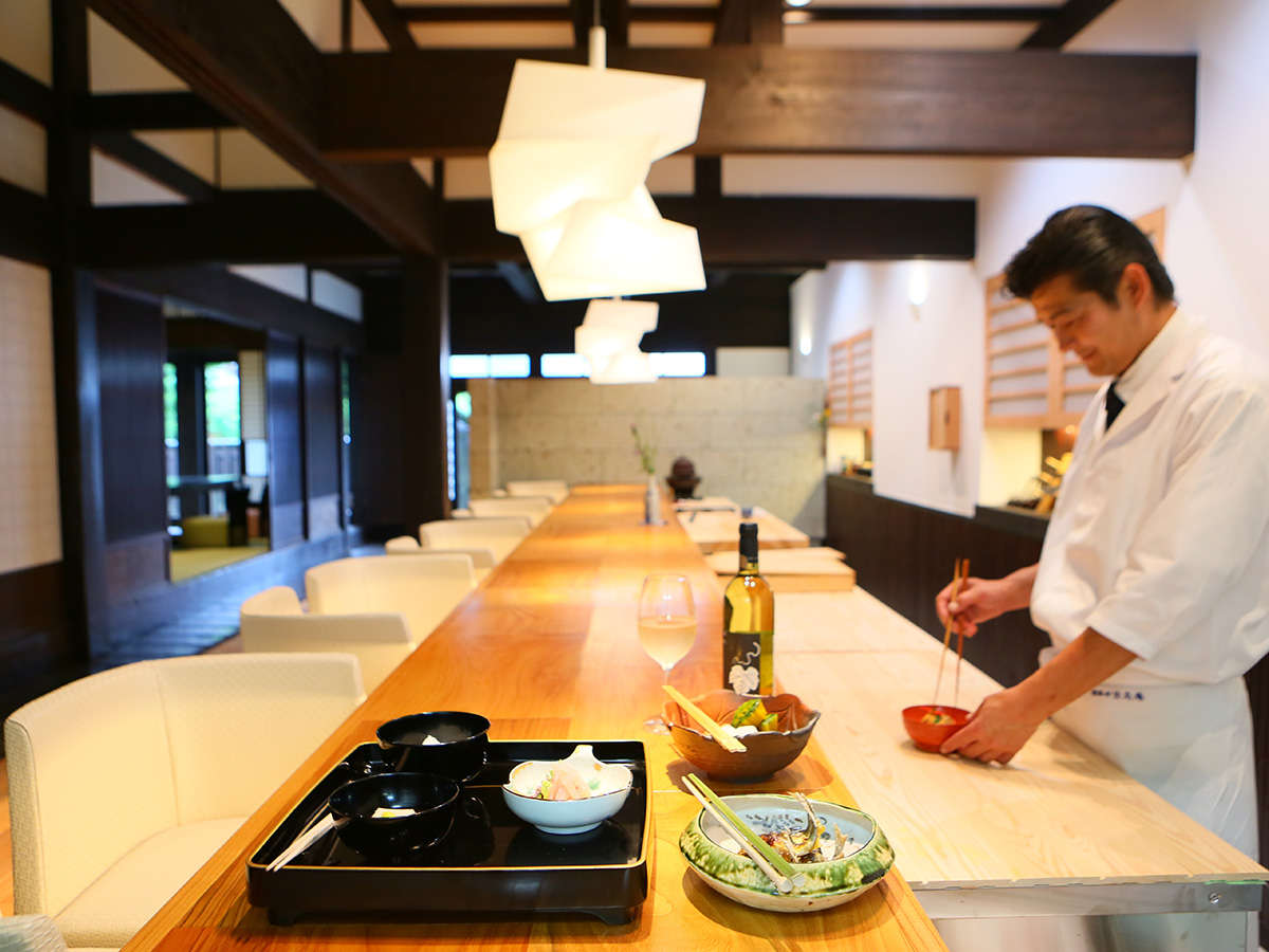 一皿ずつゆっくり味わう笛吹川温泉 坐忘の茶料理（じゃらんnet掲載画像）
