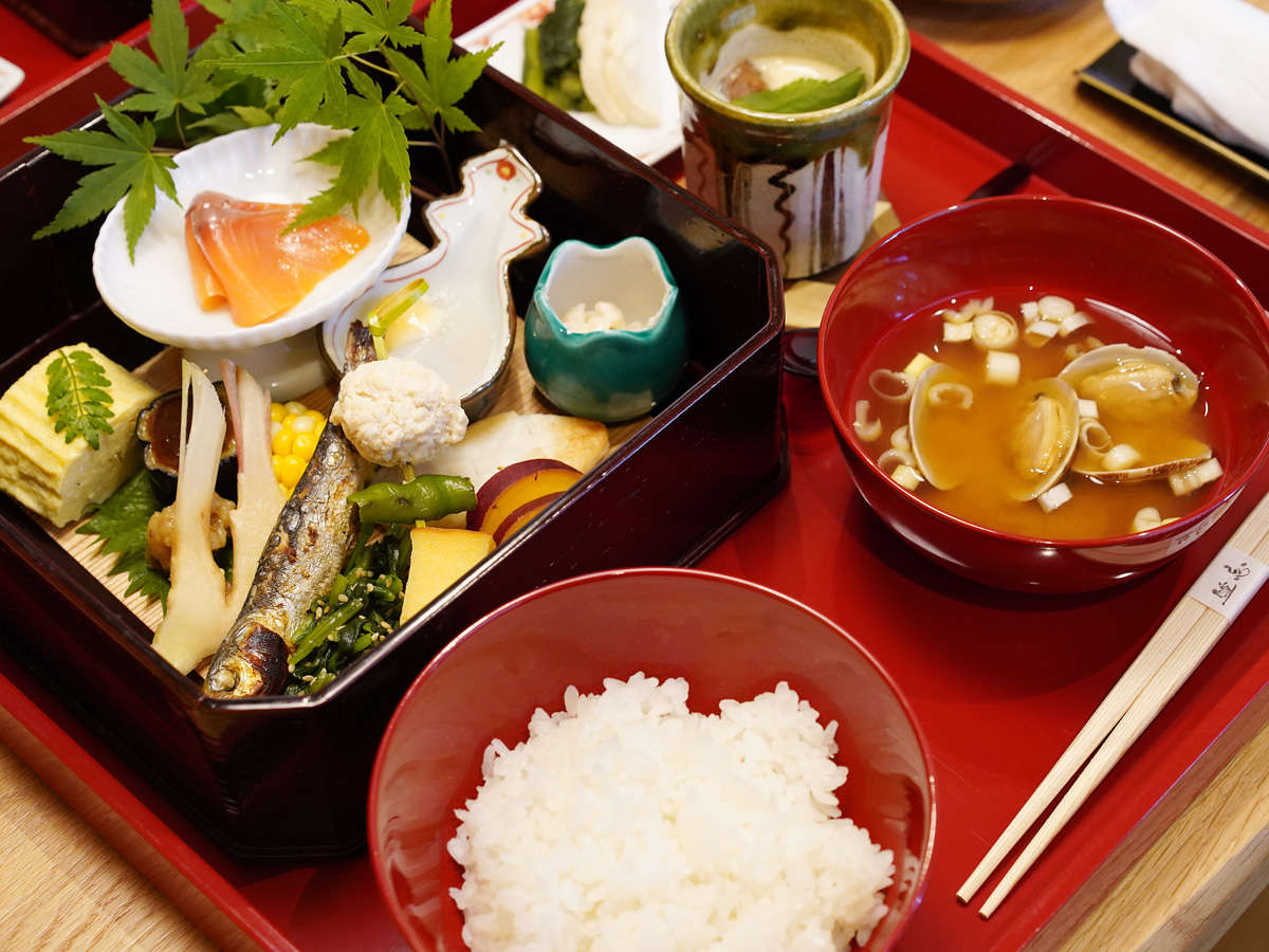 朝風呂の後に味わう笛吹川温泉 坐忘の朝食（じゃらんnet掲載画像）