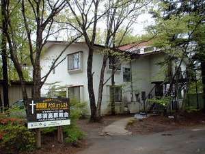 ߐ{̎RɈ͂܂ꂽÂȊ̋֎E։yV