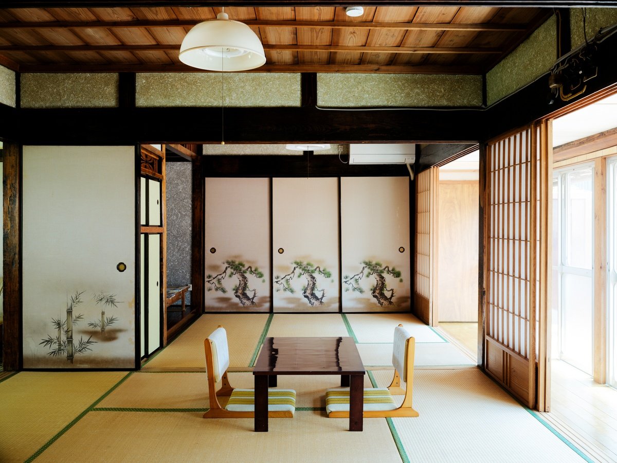 �E�y�a���z�`���I�Ȕ����������Â��������B���{�̎���������܂�