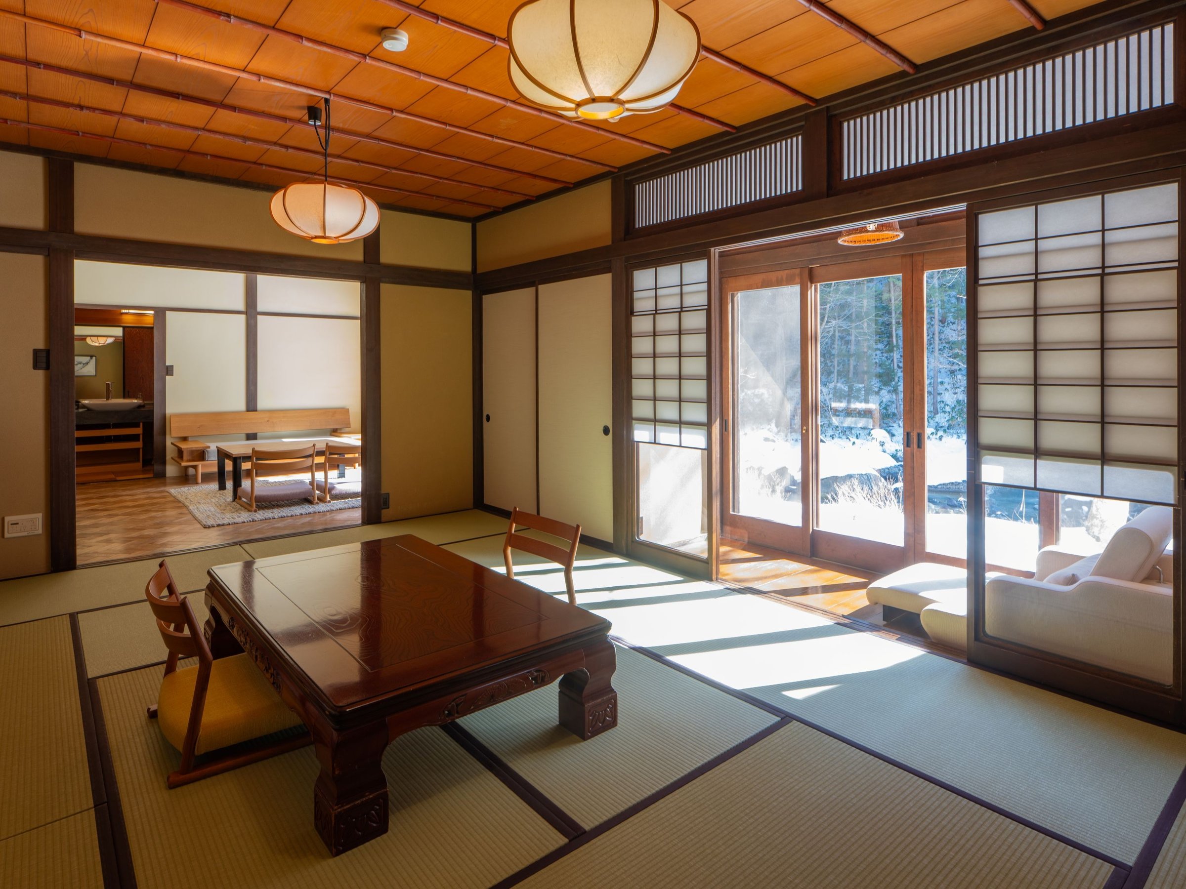 �y����^�����E�ʎR�z