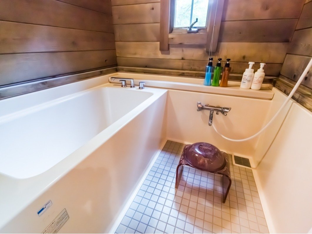 �y�J�i�f�B�A���u���[�z�o�X���[��