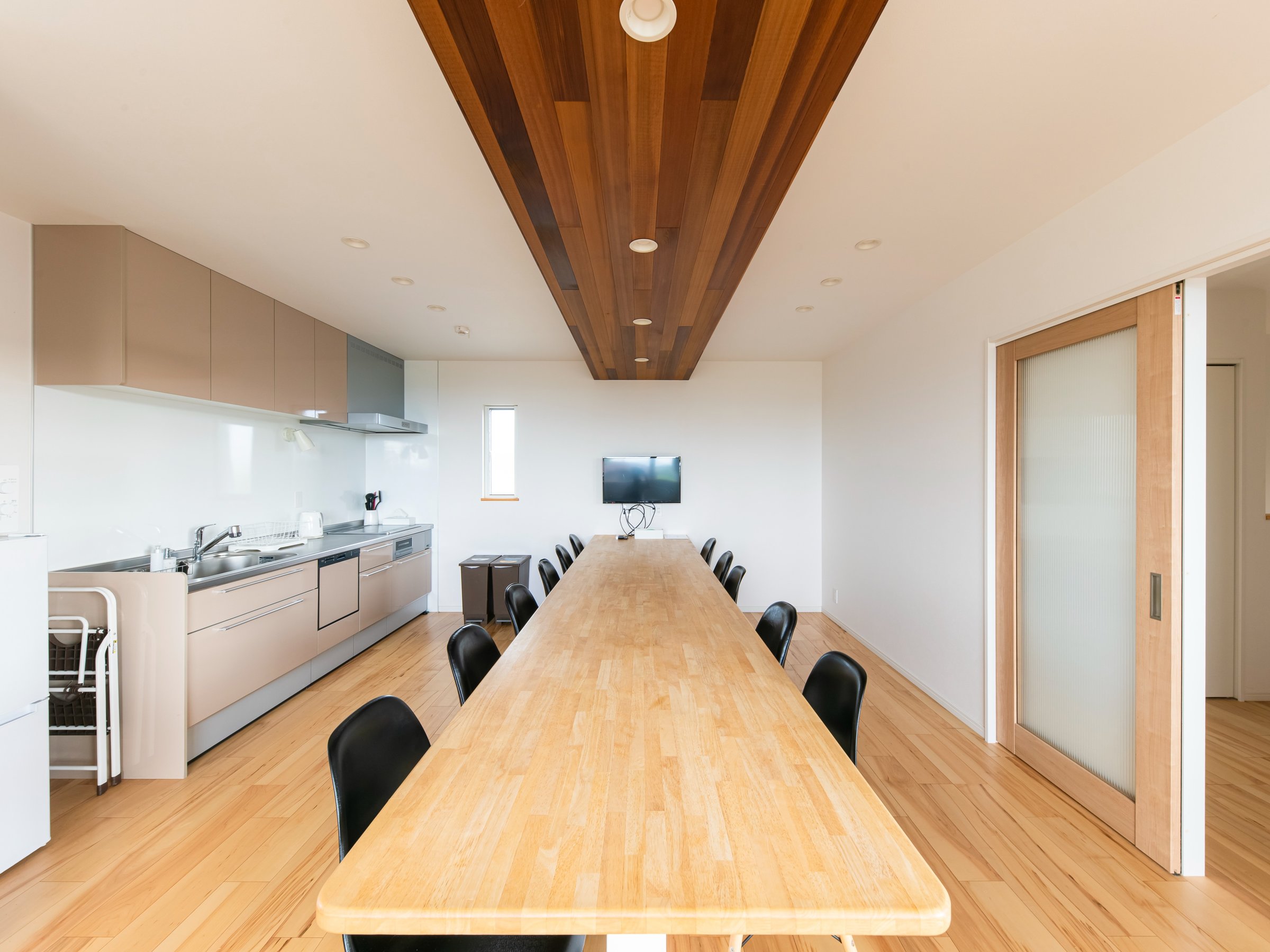 �_�C�j���O�e�[�u��