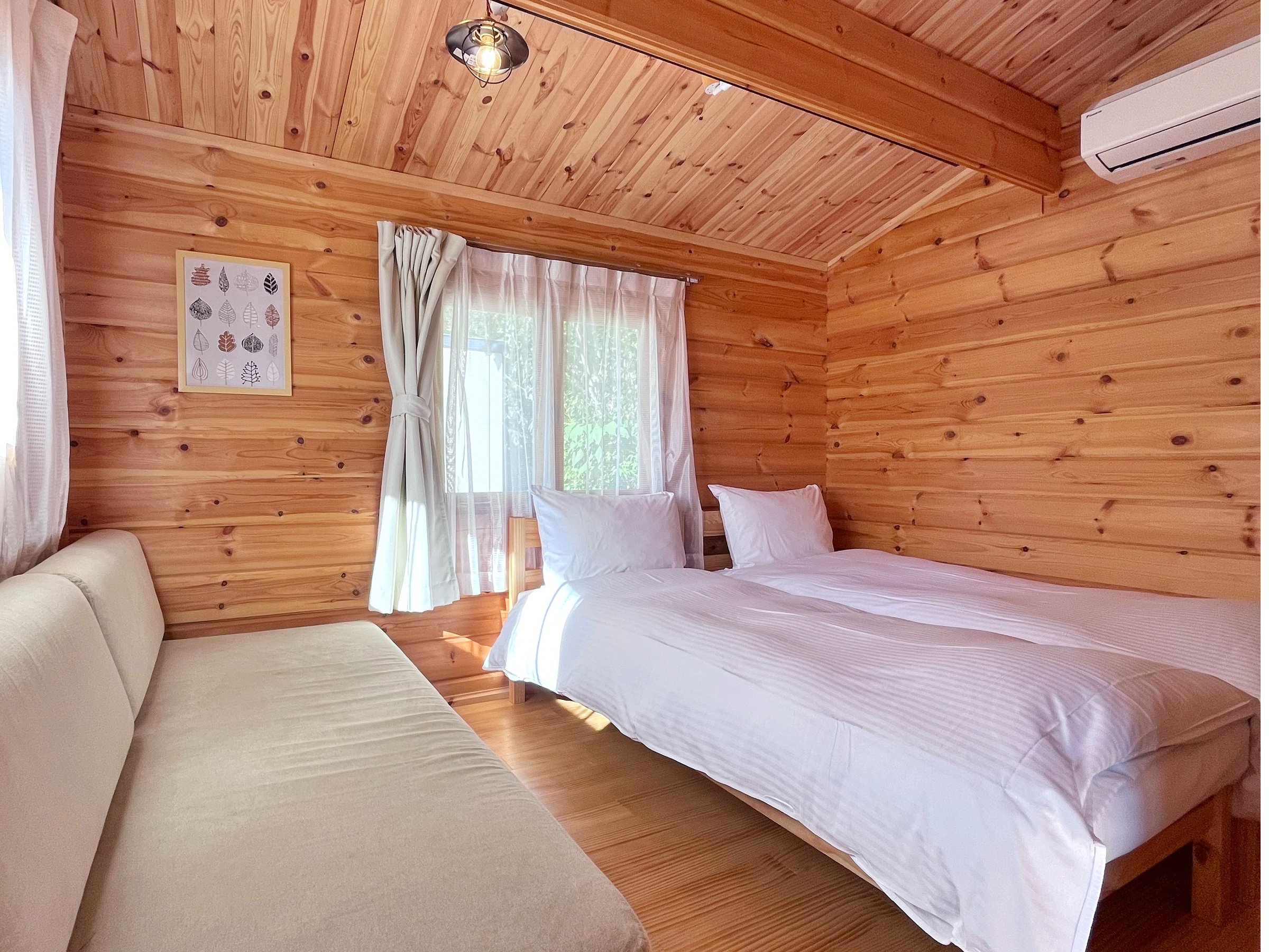 �؂̉�����ɕ�܂��x�b�h�X�y�[�X