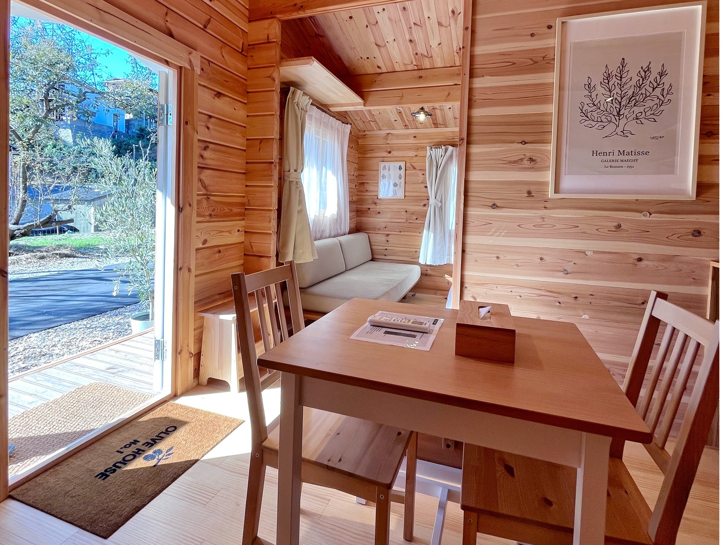 �_�C�j���O���i�`�������Ȏ����œ���