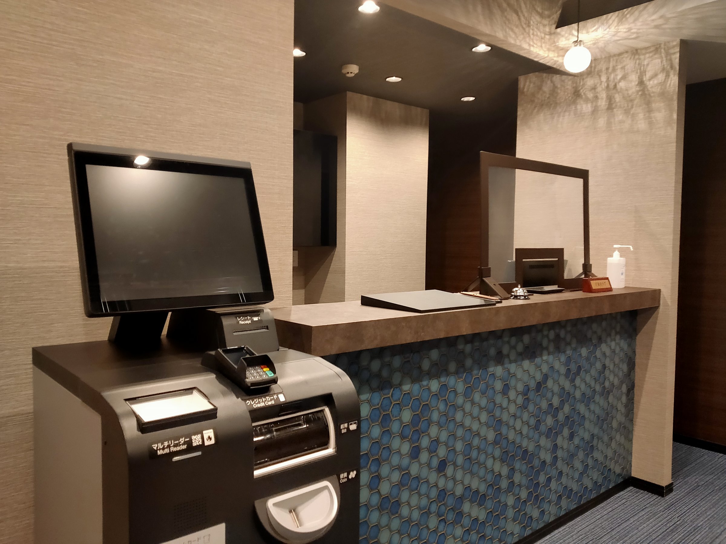 �t�����g�E���r�[