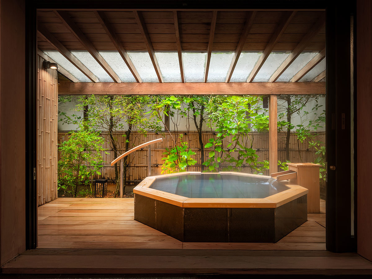  �y�嗁��z���ɐZ�邱�Ƃ͂������A�V���̍g�t�𒭂߂Ȃ���A�S�قǂ��Ă����悤�Ȉ��炬���B