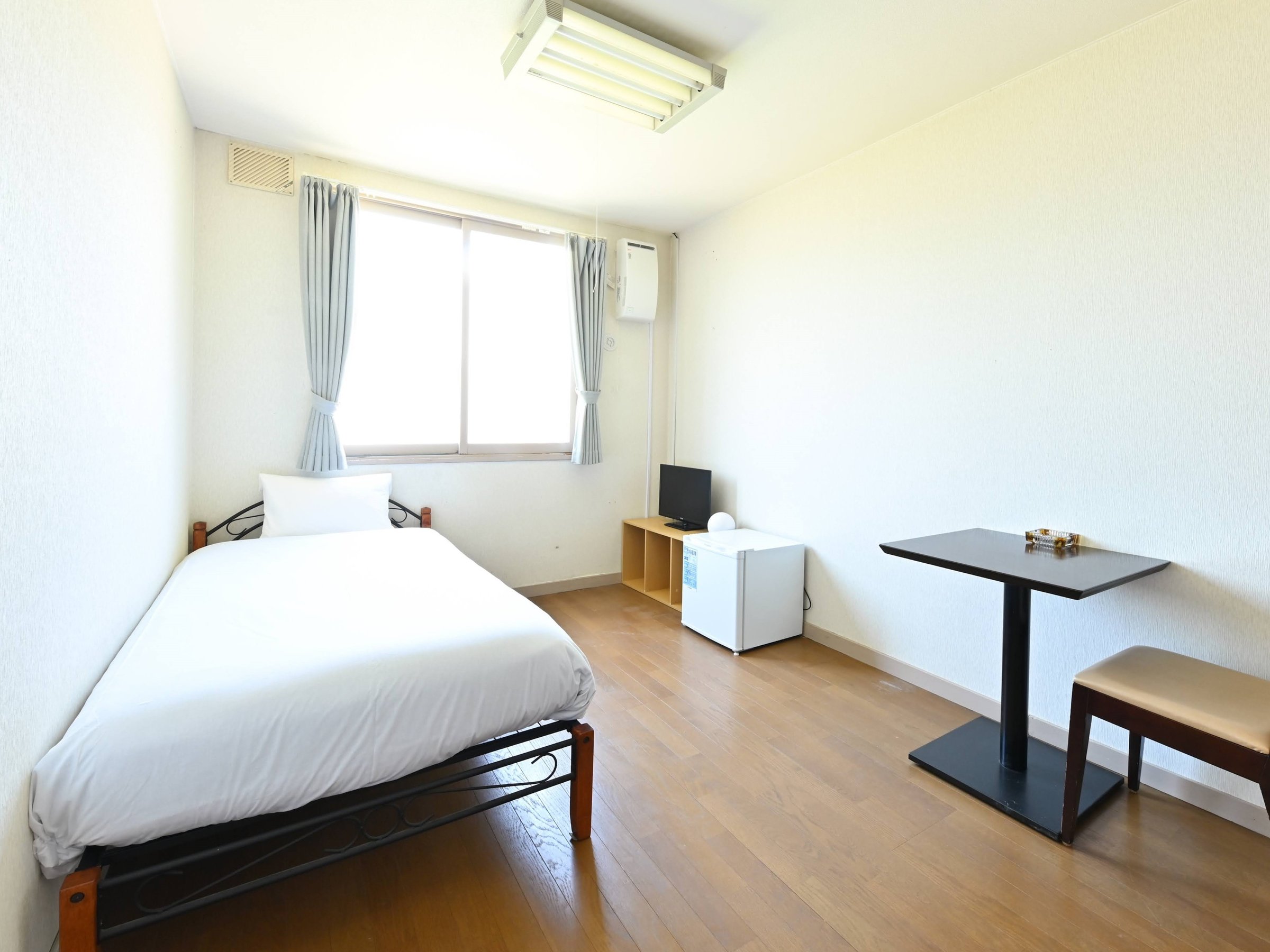 �X�}�[�g�e���r�E�f�X�N�E�①�ɂ����p�ӁB���K�Ȏ����ł��߂�������������悤�A��g�[���������Ă܂��B