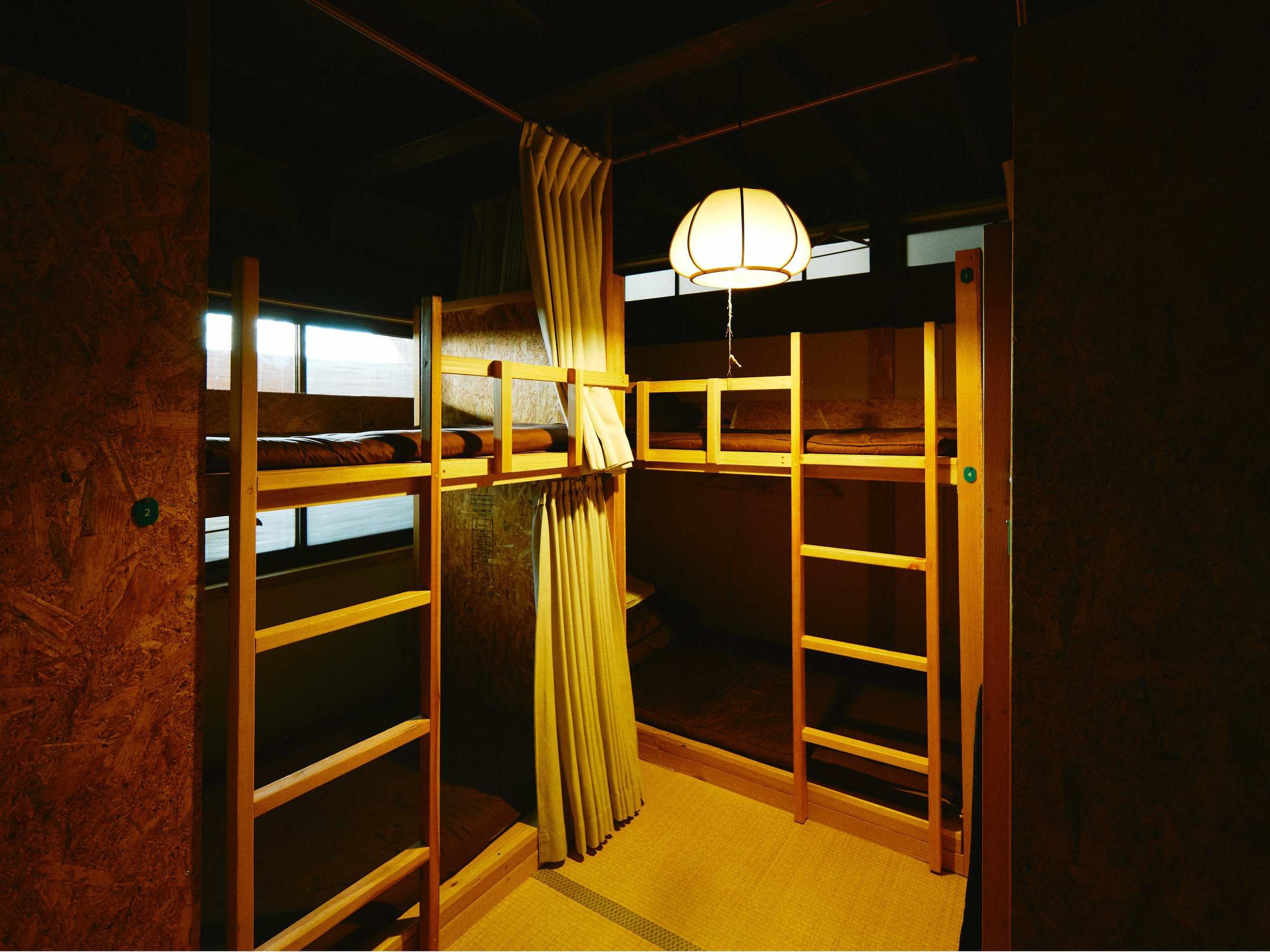 �j�������h�~�g���[