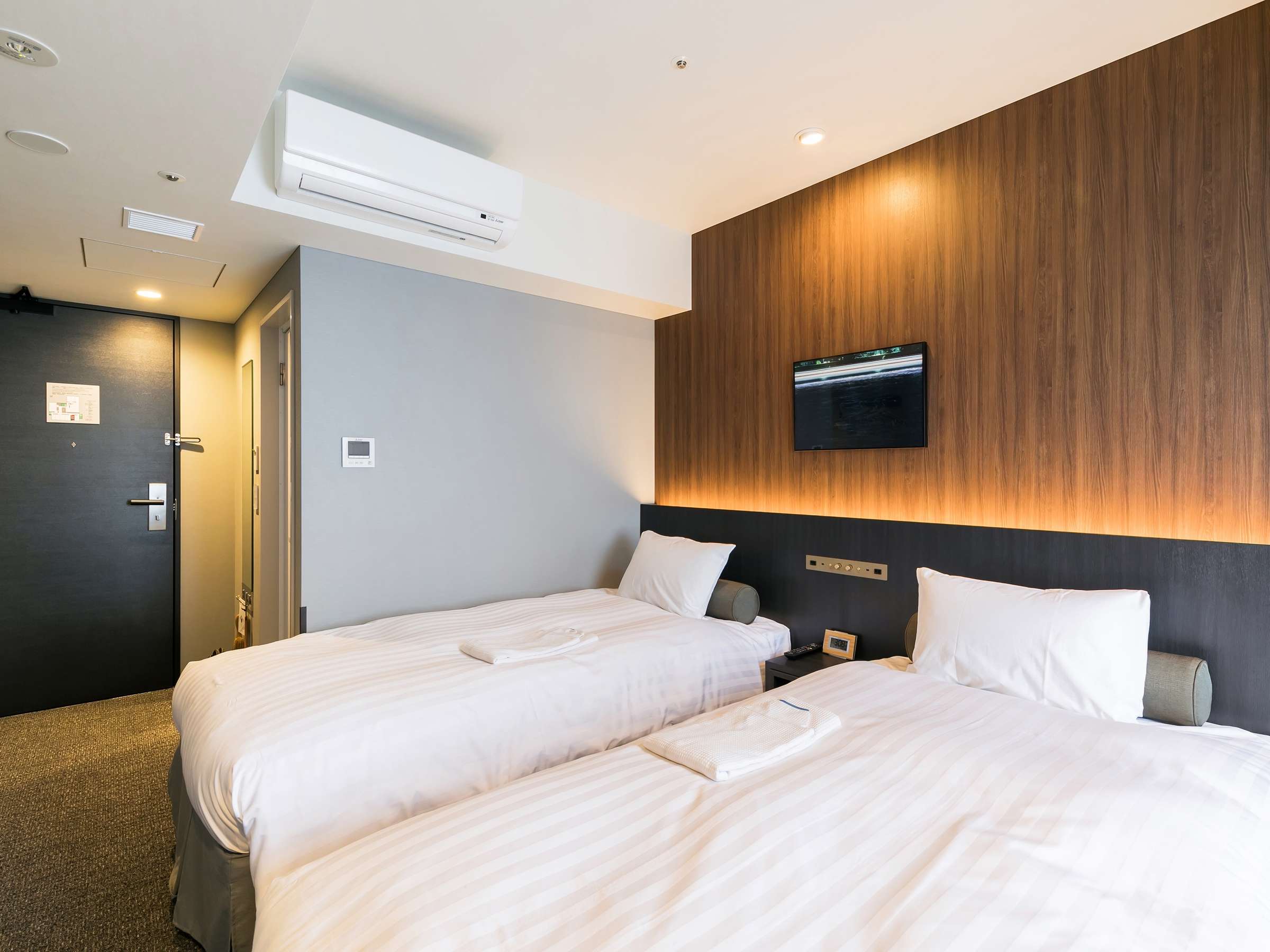 �X�^���_�[�h�c�C���yCOOL�z����F��l�Q�� �����ʐρF17.7�u �x�b�h�T�C�Y�F97 x 203cm x 2�� 