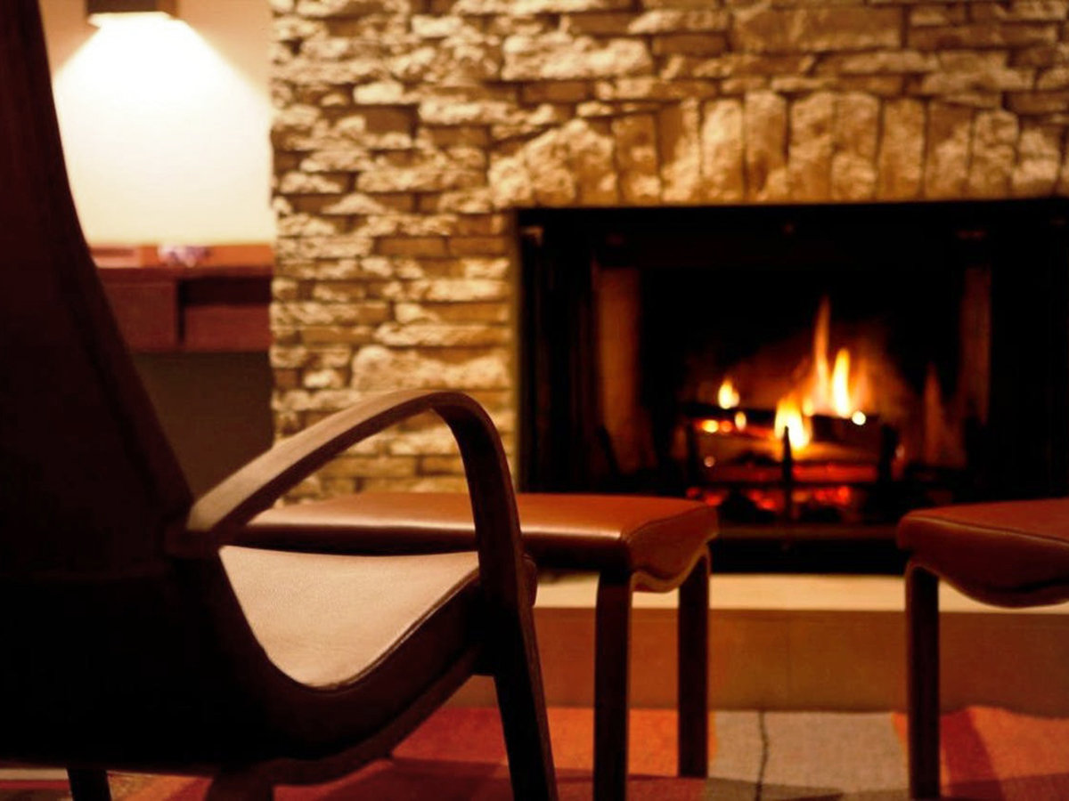 gF̉΂𒭂߂ĂƓYĂ܂B痣A㎿ȎԂy݂B