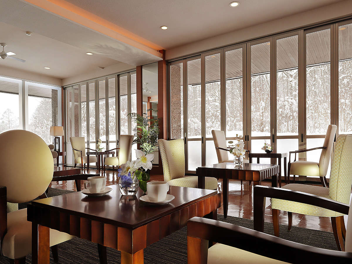 �y���E���W�E�~�z�������厩�R��ڂ̑O�ɁA�S���炮�����̋��