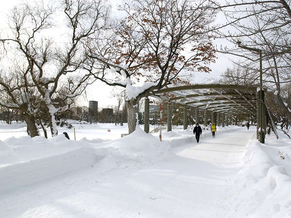 �y�~�z��������