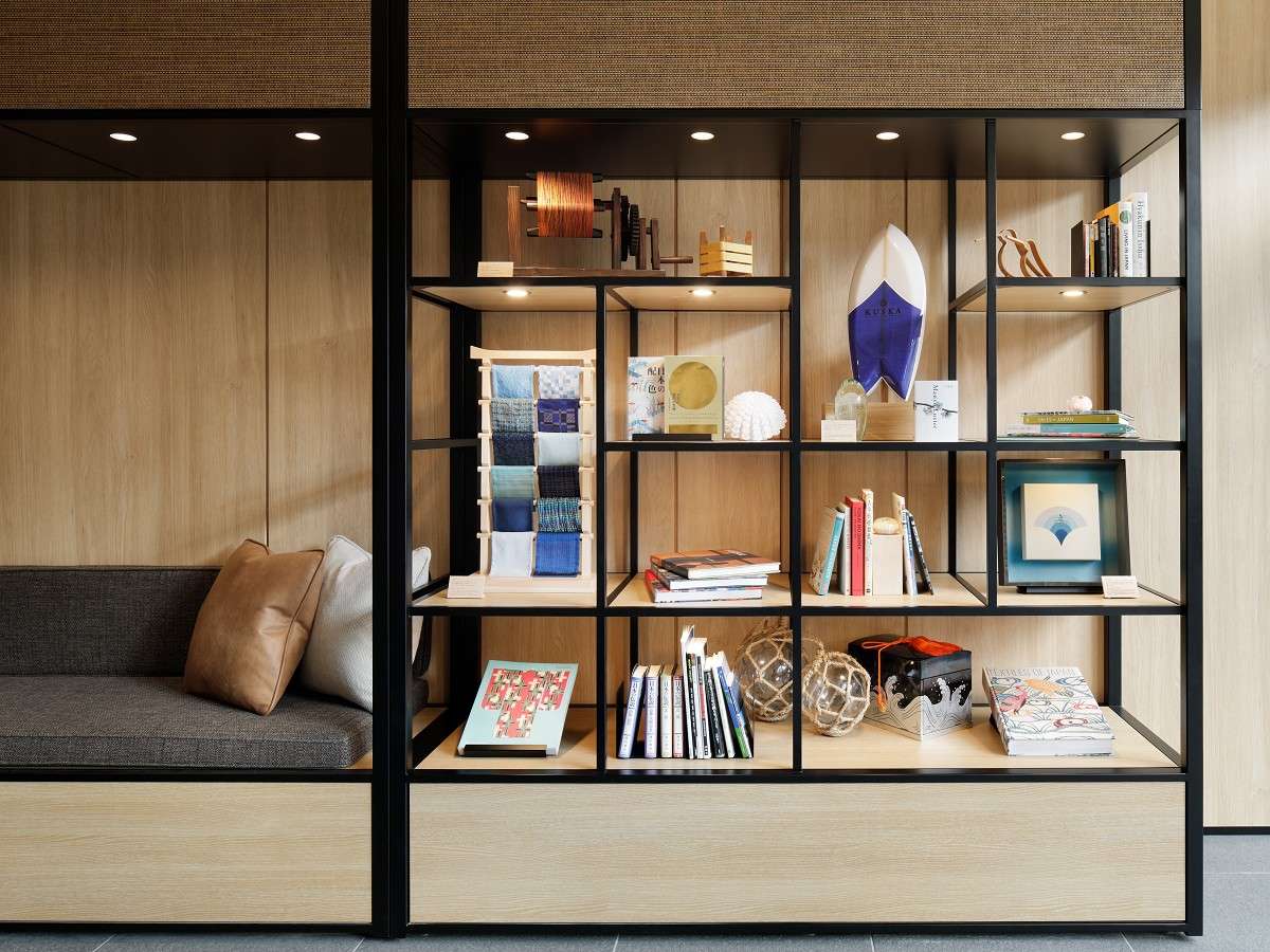 ���C�u�����[�R�[�i�[�F�n��̖��i�A�n���̃A�[�e�B�X�g�A�H�|��Ƃɂ���i�̂��Љ�