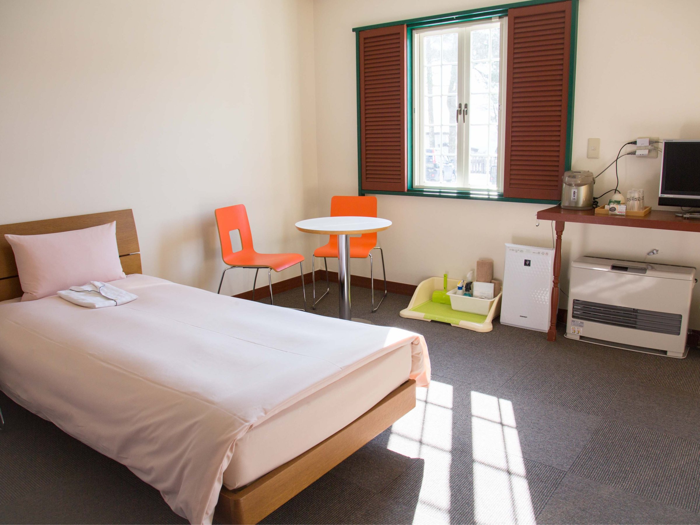 �������������͋C�̋q���ł��B3�`4���l�ł����p�̏ꍇ�́A�\�t�@�x�b�h2������p�ӂ������܂��B