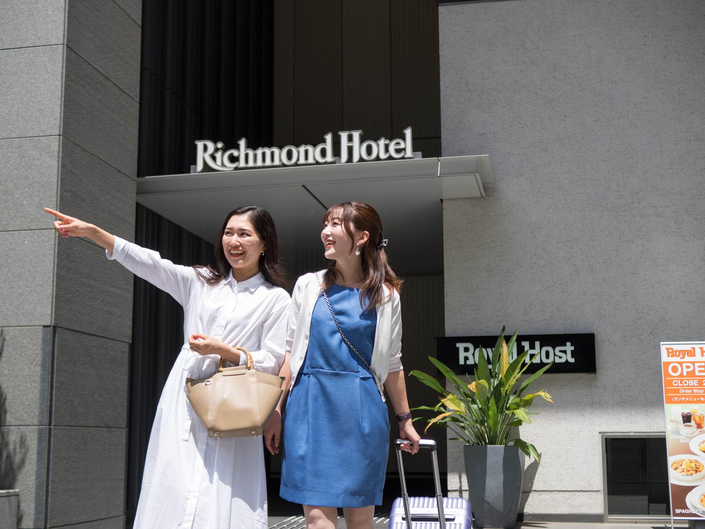 �ɉ؊X�ɖʂ��Ă���A�k�������ɑ����̂��X���������܂�