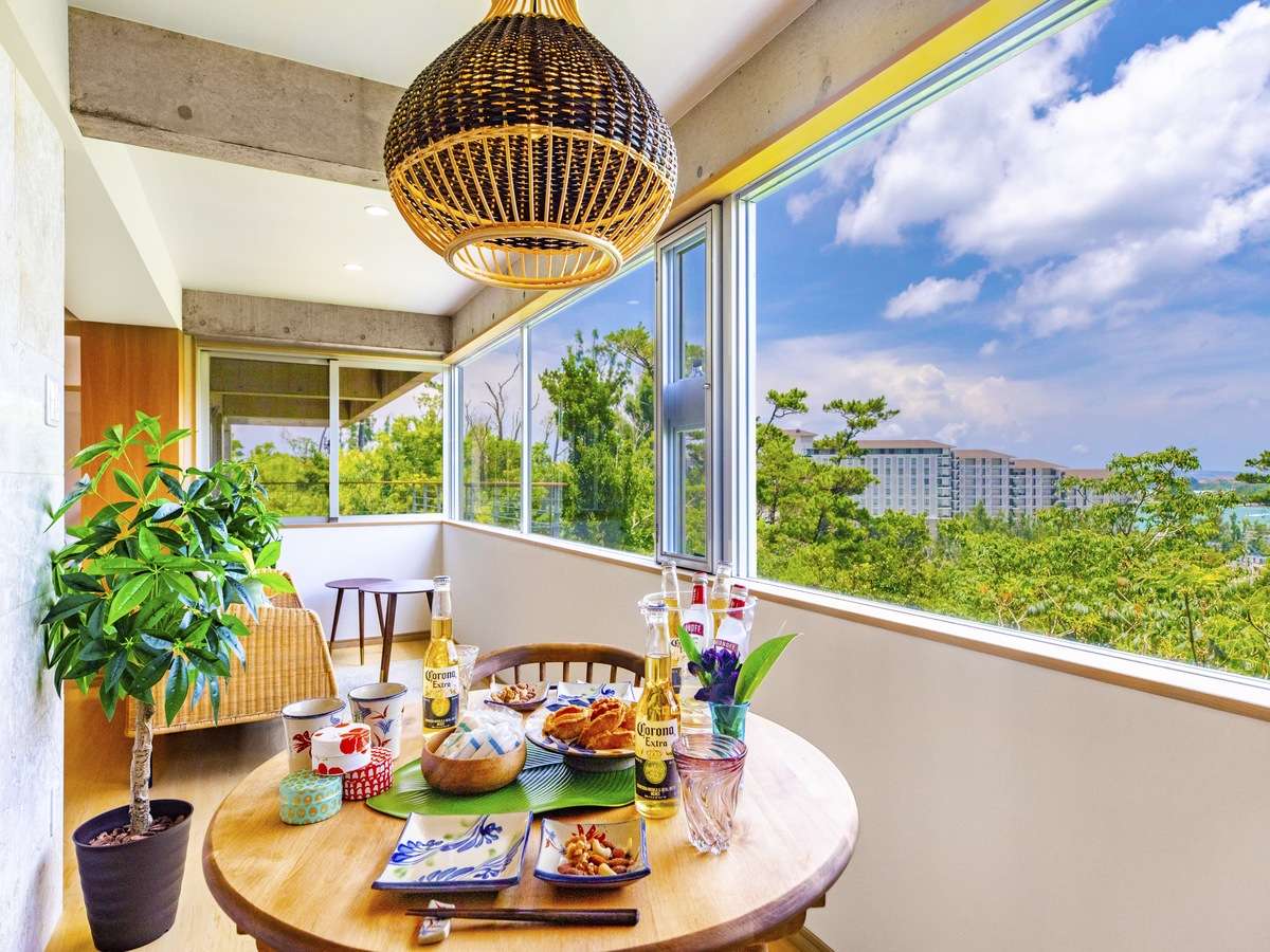 ����Ɛ��C�A�΂̖؁X��Ƃ���