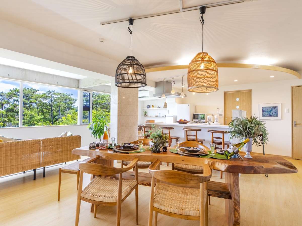 �������̃_�C�j���O�ƃA�C�����h�L�b�`��