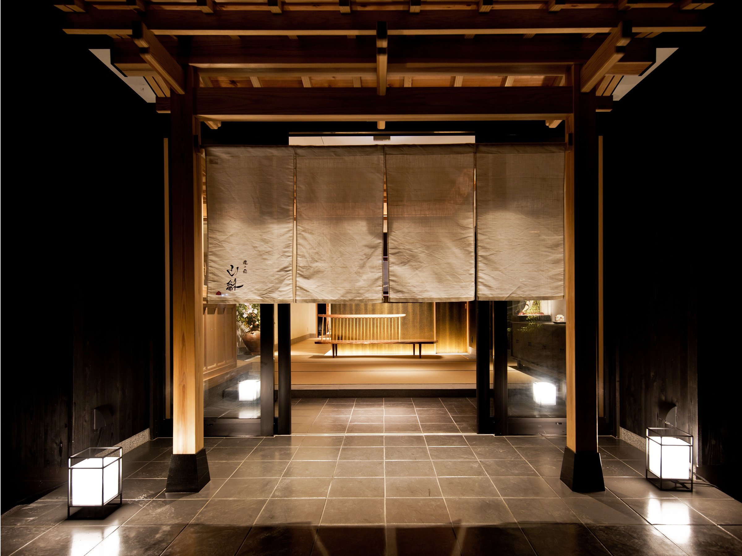 �G���g�����X�@��