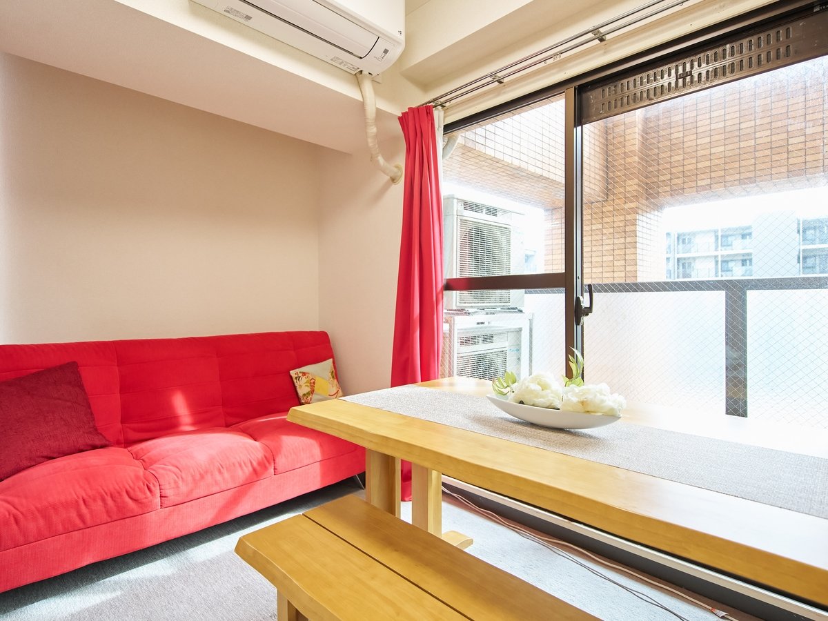 �E405�����^�e�[�u�����傫���̂ŁA���d���₨�H���ɕ֗�