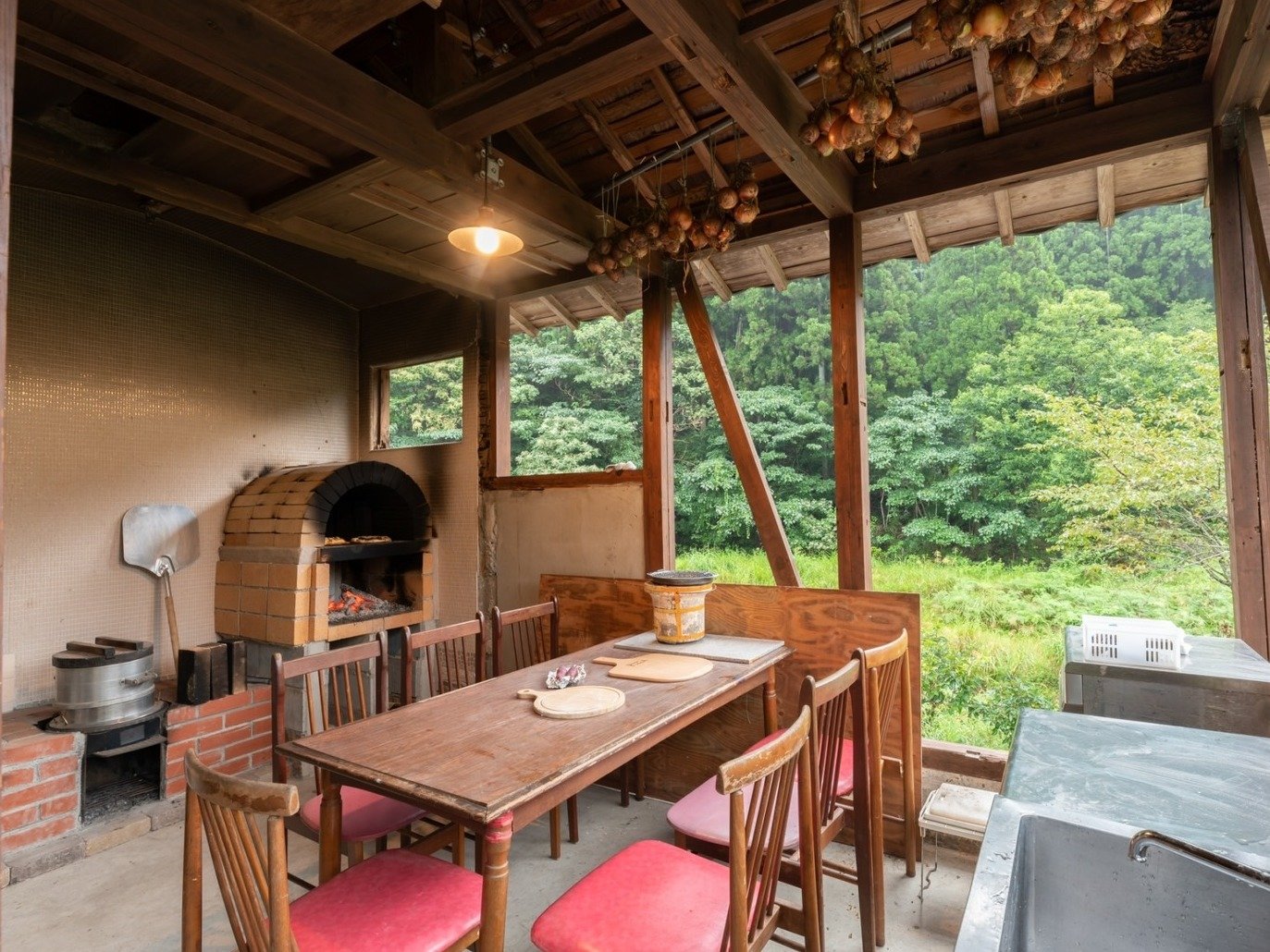 �s�U�q��A�����ǁA�L�b�`��������A�J�̓���BBQ���\�B�Ă͒|�����藬�������߂���ݒu���܂��B