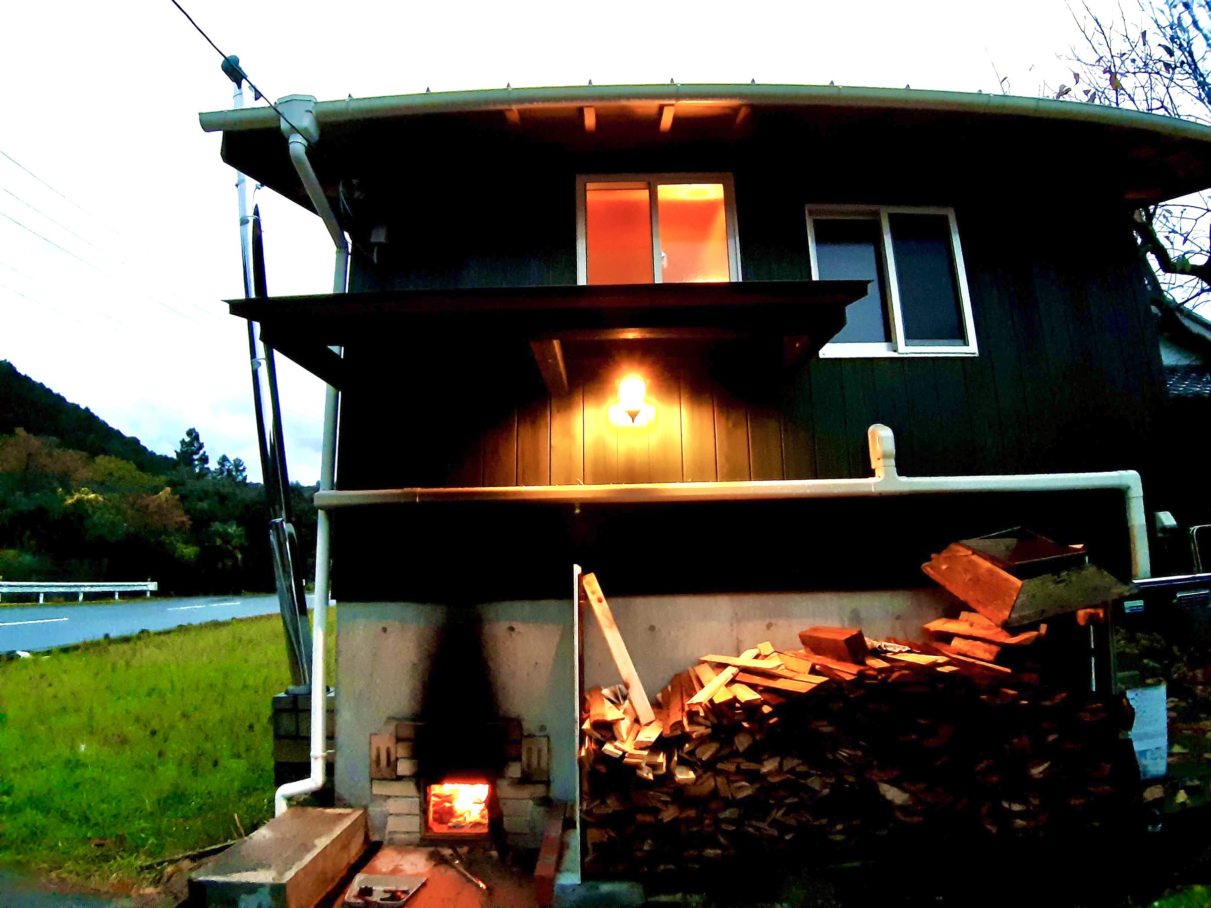 �d���C���̗����ɐd�����ׂē��D�𕦂���������������܂��B