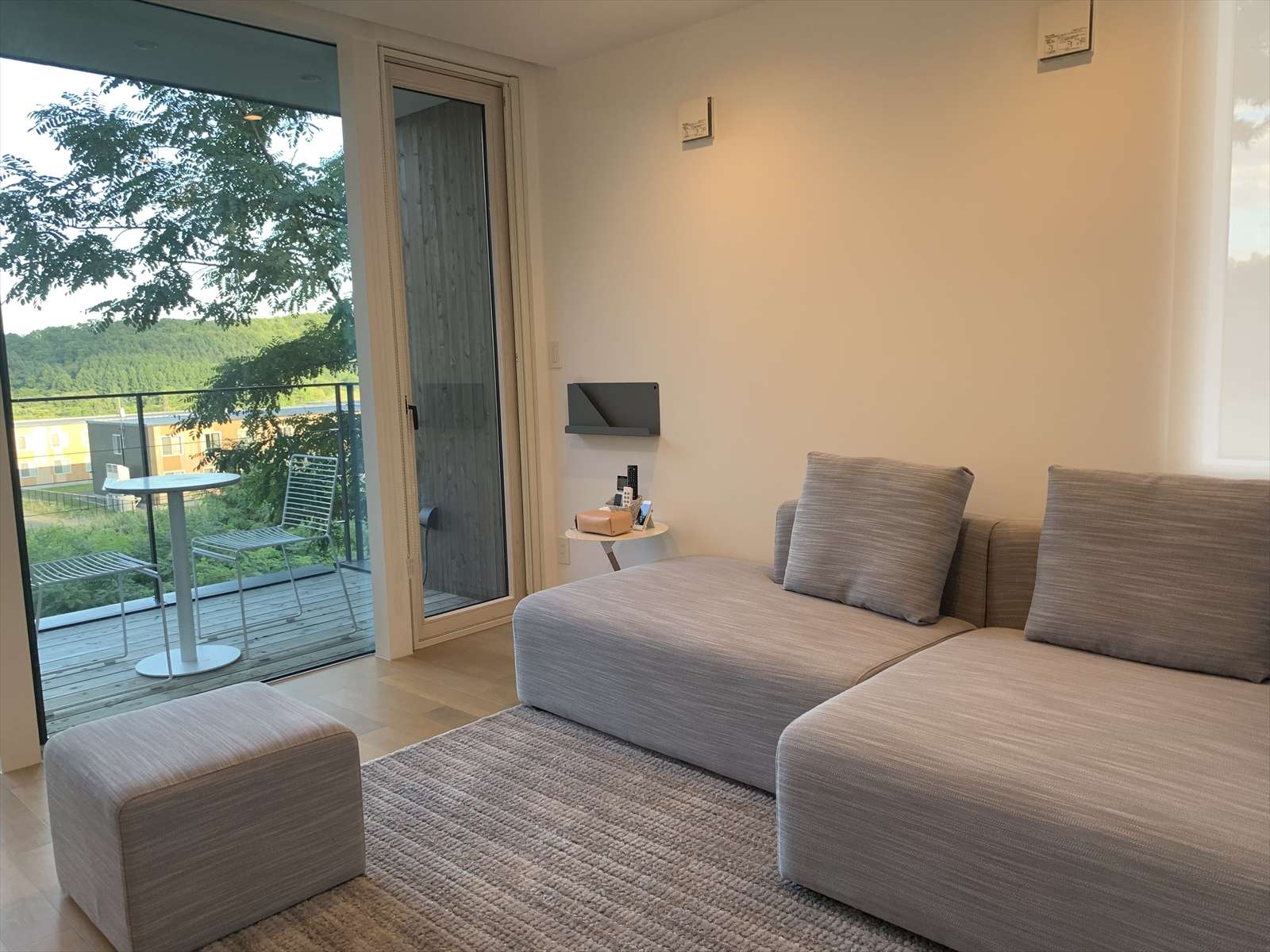 ���r���O