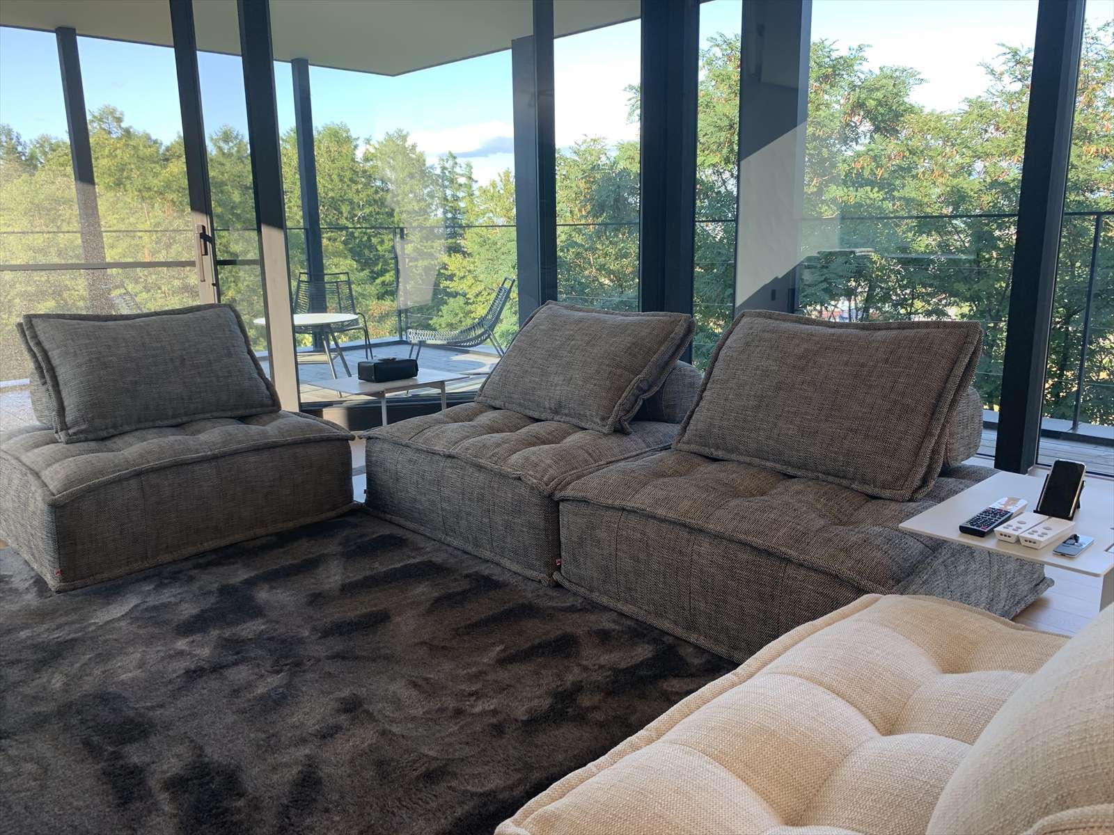 ���r���O