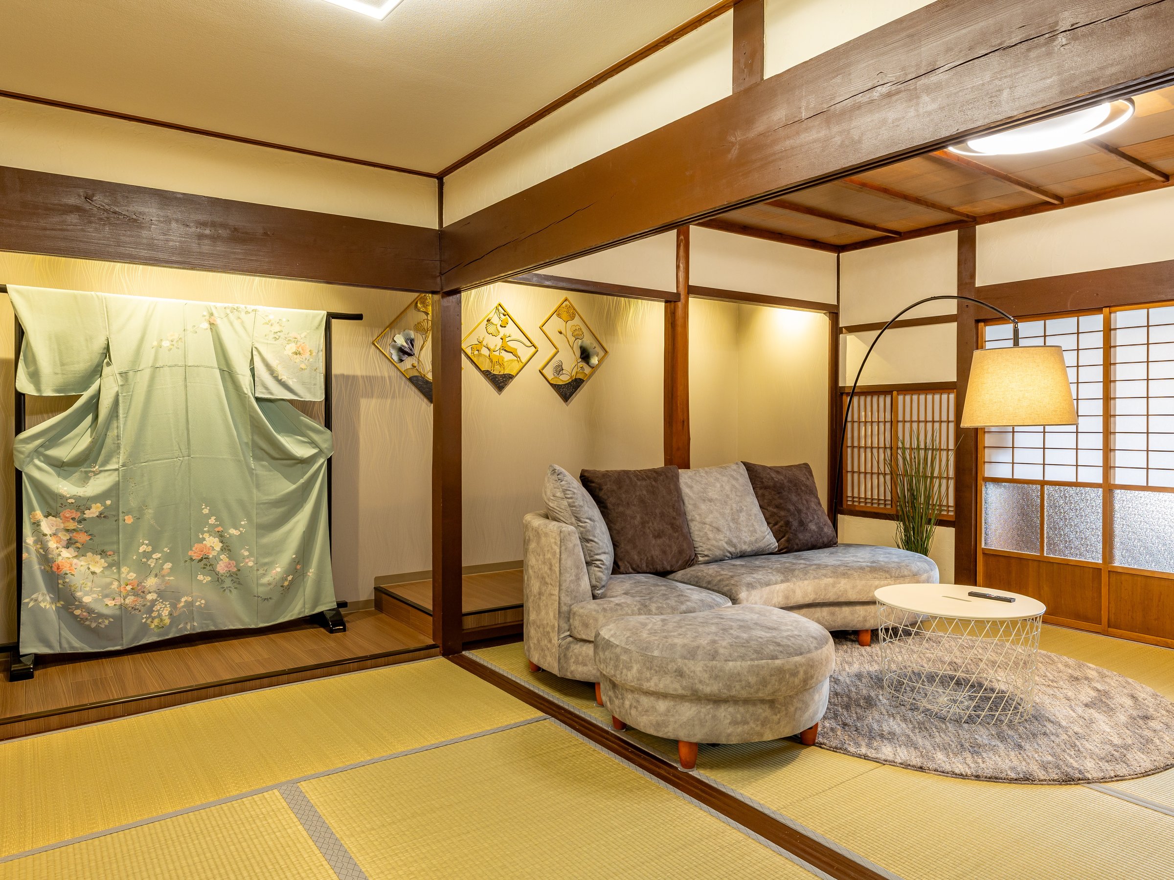 ���r���O