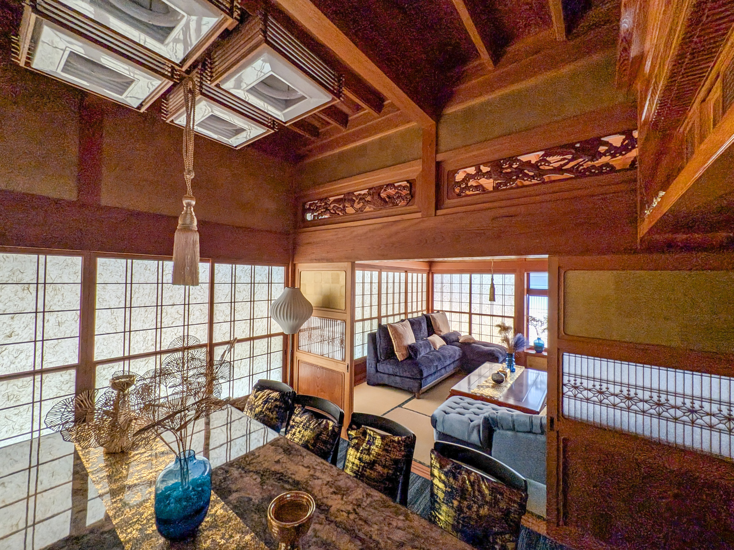 ���r���O�_�C�j���O�ƂȂ�܂�