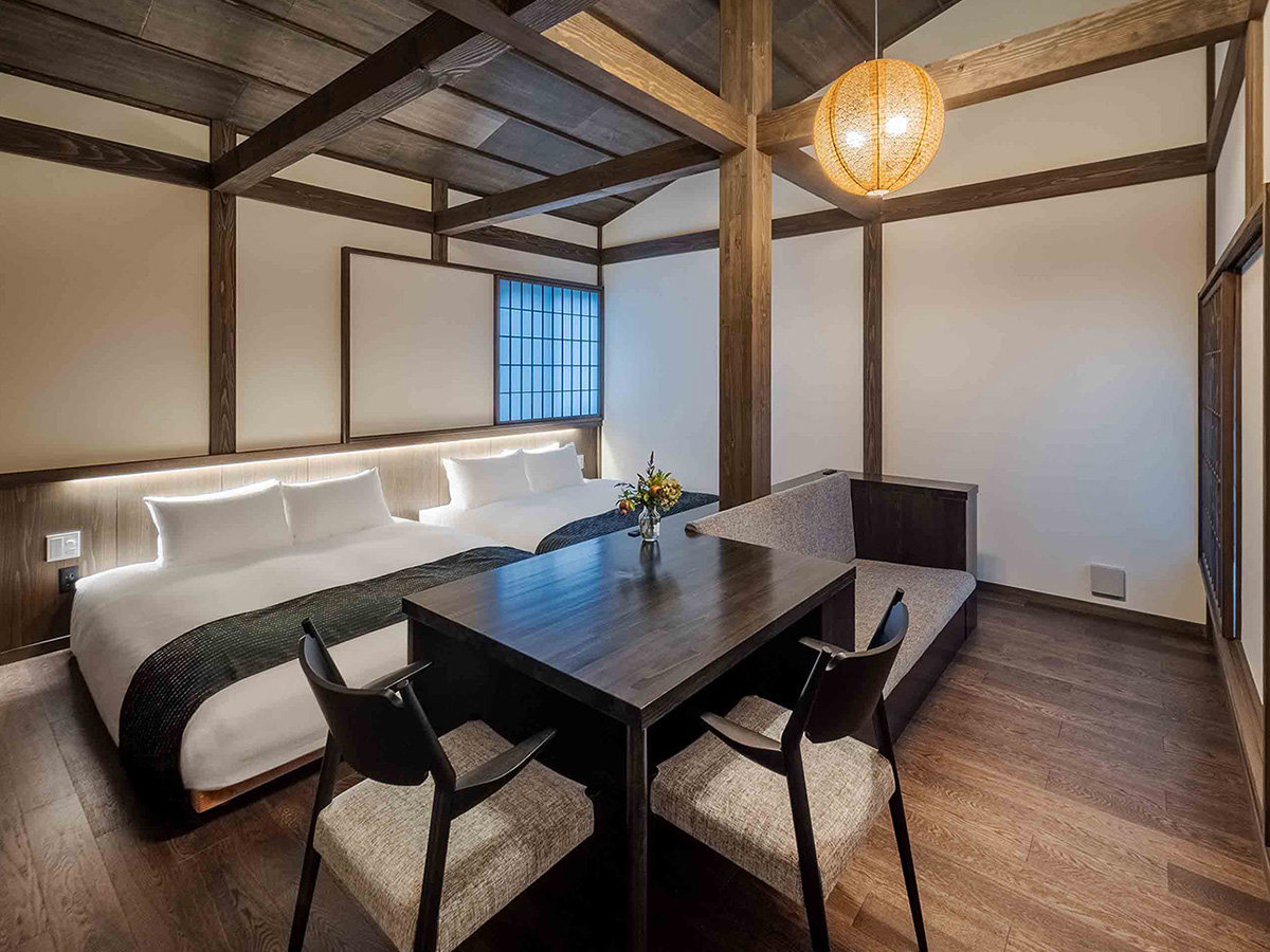 �m�Q���ɂ̓f�X�N�ƃ\�t�@�������A�Ǐ��Ȃǂ��y���݂Ȃ��炨�߂������������܂��B�i�����Ƃ䂤 �����ށj