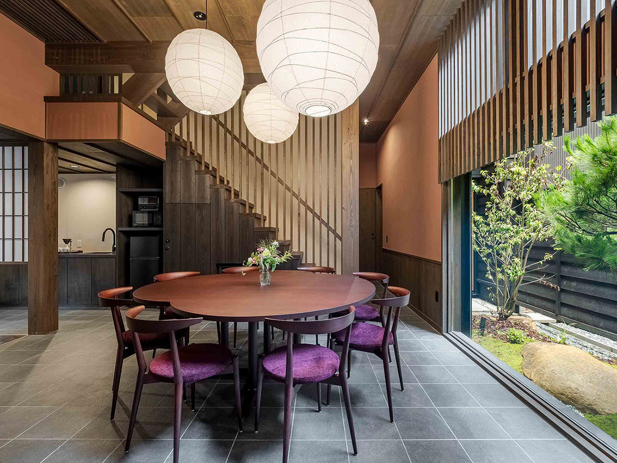 �ؒ�ɖʂ������r���O�_�C�j���O�B���΂̃L�b�`���ł͂��������y���݂��������܂��B�i�����Ƃ䂤 �䂤�ށj