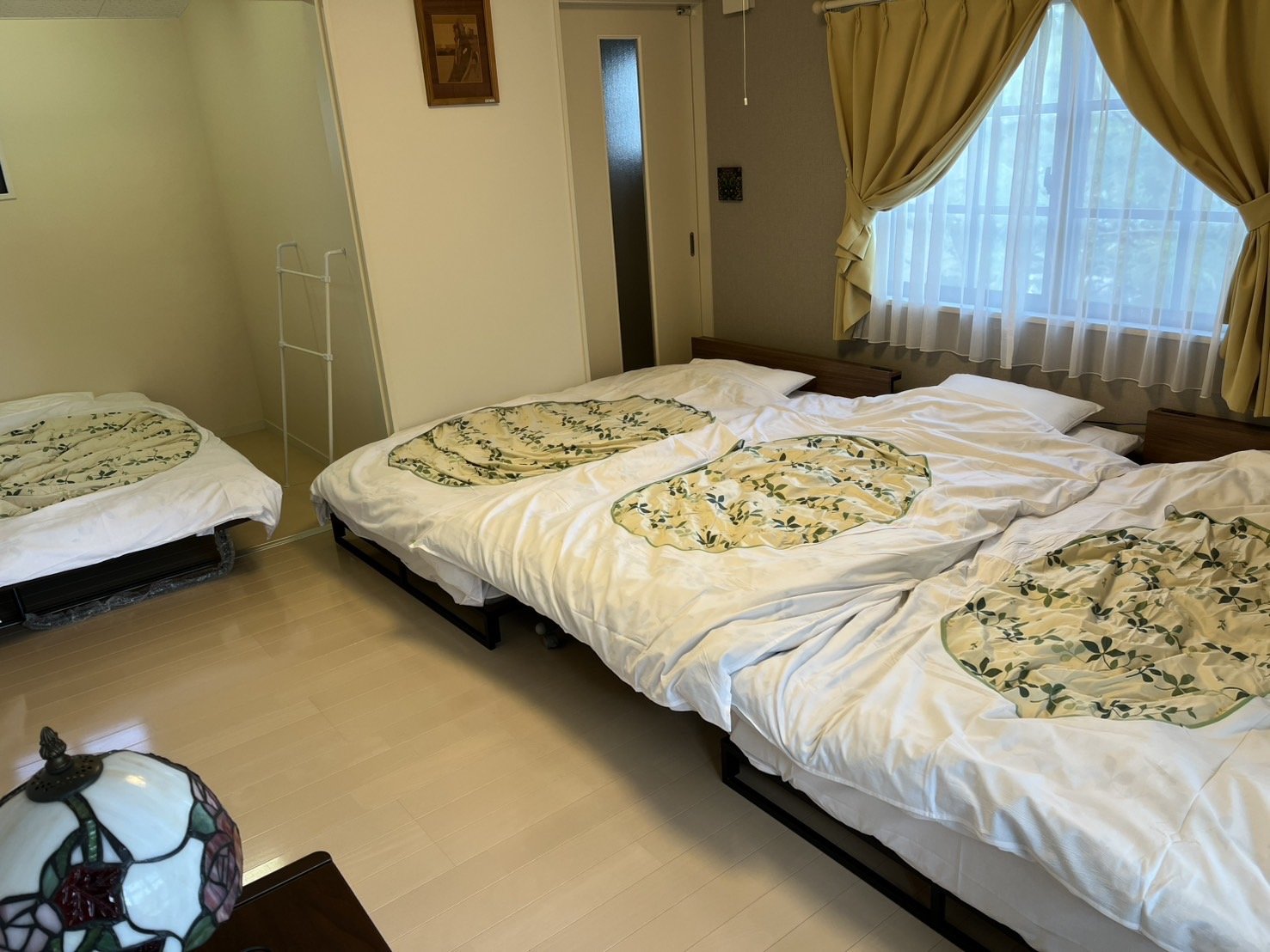 ���̊ԁF4���l�����p��