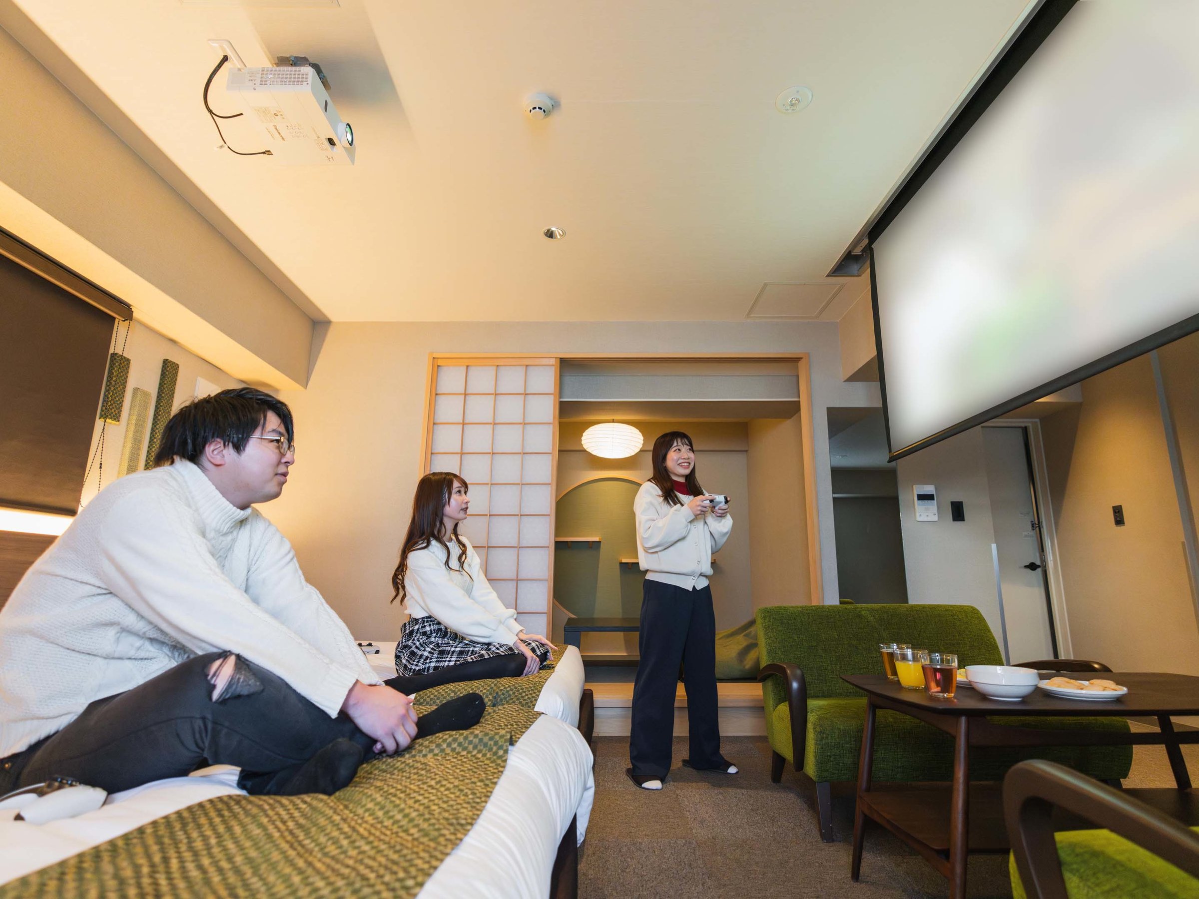 �V�A�^�[���������Ă���A�f��ӏ܂Ȃǂ����y���݂��������܂��B