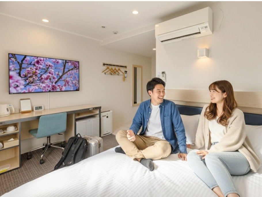 160cm���̃N�C�[���_�u���x�b�h�������B�L�X�Ƃ����T�C�Y�ŁA�������Ƃ��x�݂��������܂��B